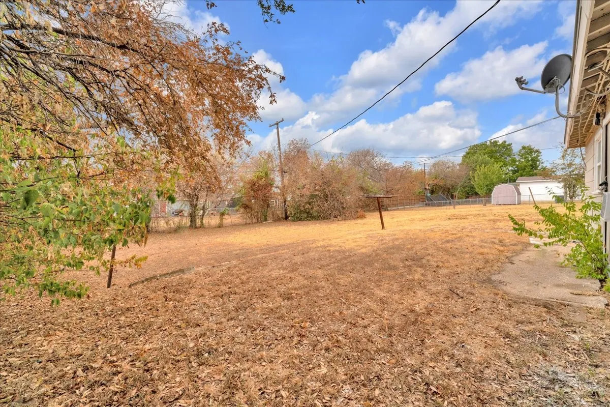 Single Family Residence For Rent in Tarrant County , 5528 Rickenbacker Place, Fort Worth, Texas 76112, 2 Bedroom, 1 Bathroom, Garage spaces, 776 Sqft, built in 1954, mls#21402770, Real Estate Agent in Fort Worth, Homes For Rent in Tarrant county, Homes For Rent in Fort Worth, Realtor in Fort Worth Texas, Real Estate Brokerage Independent Realty Texas, Luminita Cordes Realtor