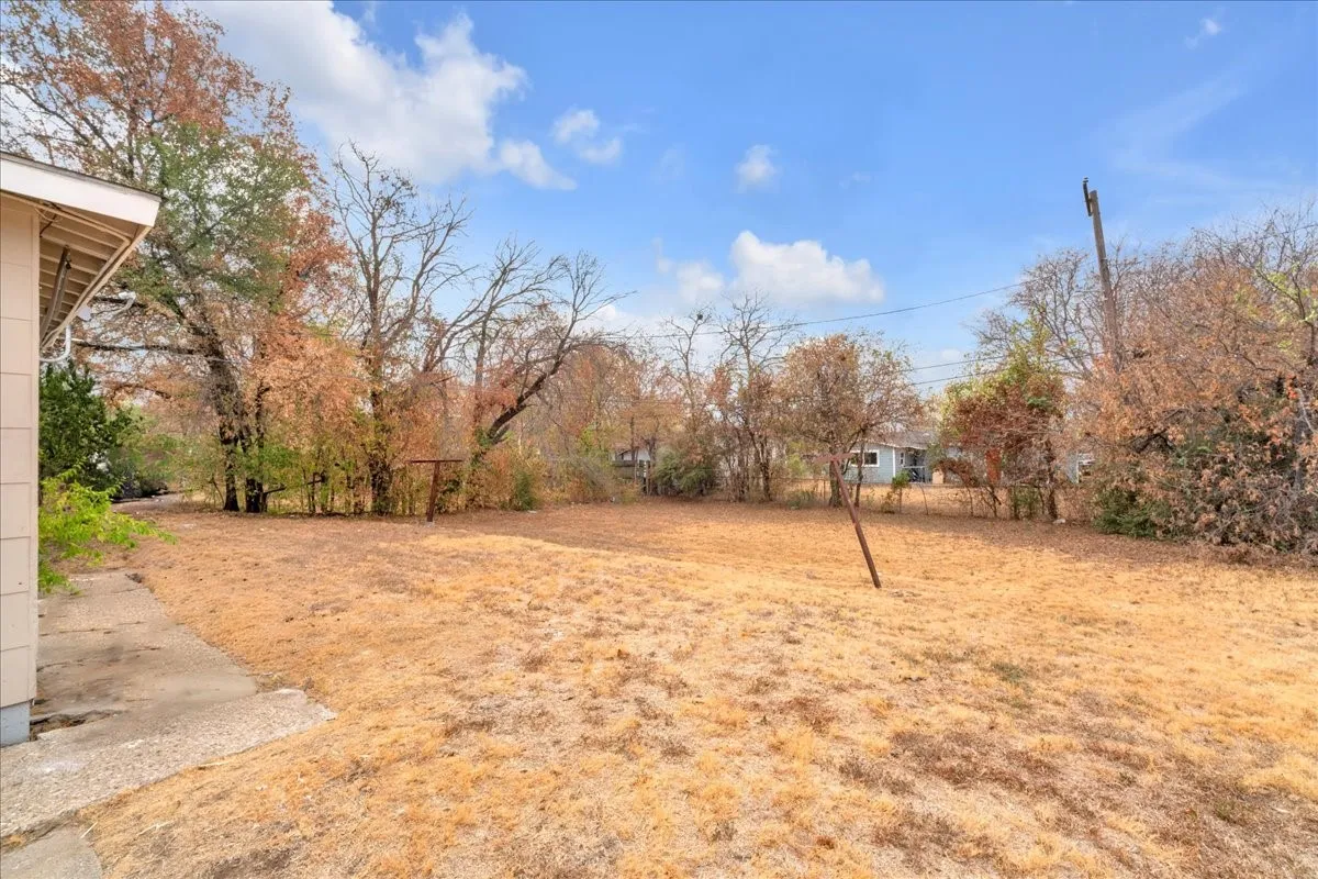 Single Family Residence For Rent in Tarrant County , 5528 Rickenbacker Place, Fort Worth, Texas 76112, 2 Bedroom, 1 Bathroom, Garage spaces, 776 Sqft, built in 1954, mls#21402770, Real Estate Agent in Fort Worth, Homes For Rent in Tarrant county, Homes For Rent in Fort Worth, Realtor in Fort Worth Texas, Real Estate Brokerage Independent Realty Texas, Luminita Cordes Realtor