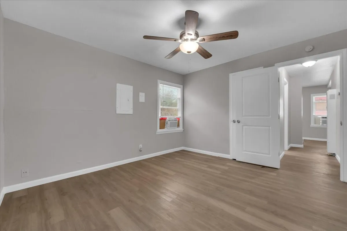 Single Family Residence For Rent in Tarrant County , 5528 Rickenbacker Place, Fort Worth, Texas 76112, 2 Bedroom, 1 Bathroom, Garage spaces, 776 Sqft, built in 1954, mls#21402770, Real Estate Agent in Fort Worth, Homes For Rent in Tarrant county, Homes For Rent in Fort Worth, Realtor in Fort Worth Texas, Real Estate Brokerage Independent Realty Texas, Luminita Cordes Realtor