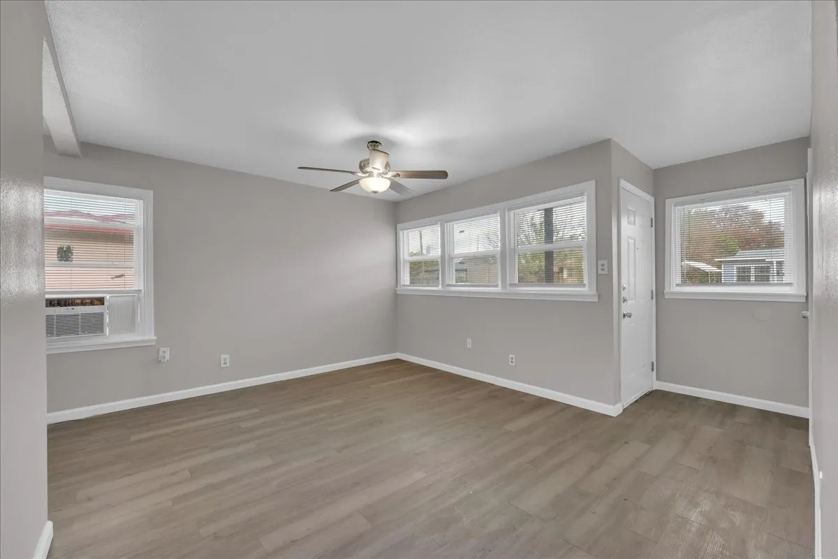 Single Family Residence For Rent in Tarrant County , 5528 Rickenbacker Place, Fort Worth, Texas 76112, 2 Bedroom, 1 Bathroom, Garage spaces, 776 Sqft, built in 1954, mls#21402770, Real Estate Agent in Fort Worth, Homes For Rent in Tarrant county, Homes For Rent in Fort Worth, Realtor in Fort Worth Texas, Real Estate Brokerage Independent Realty Texas, Luminita Cordes Realtor