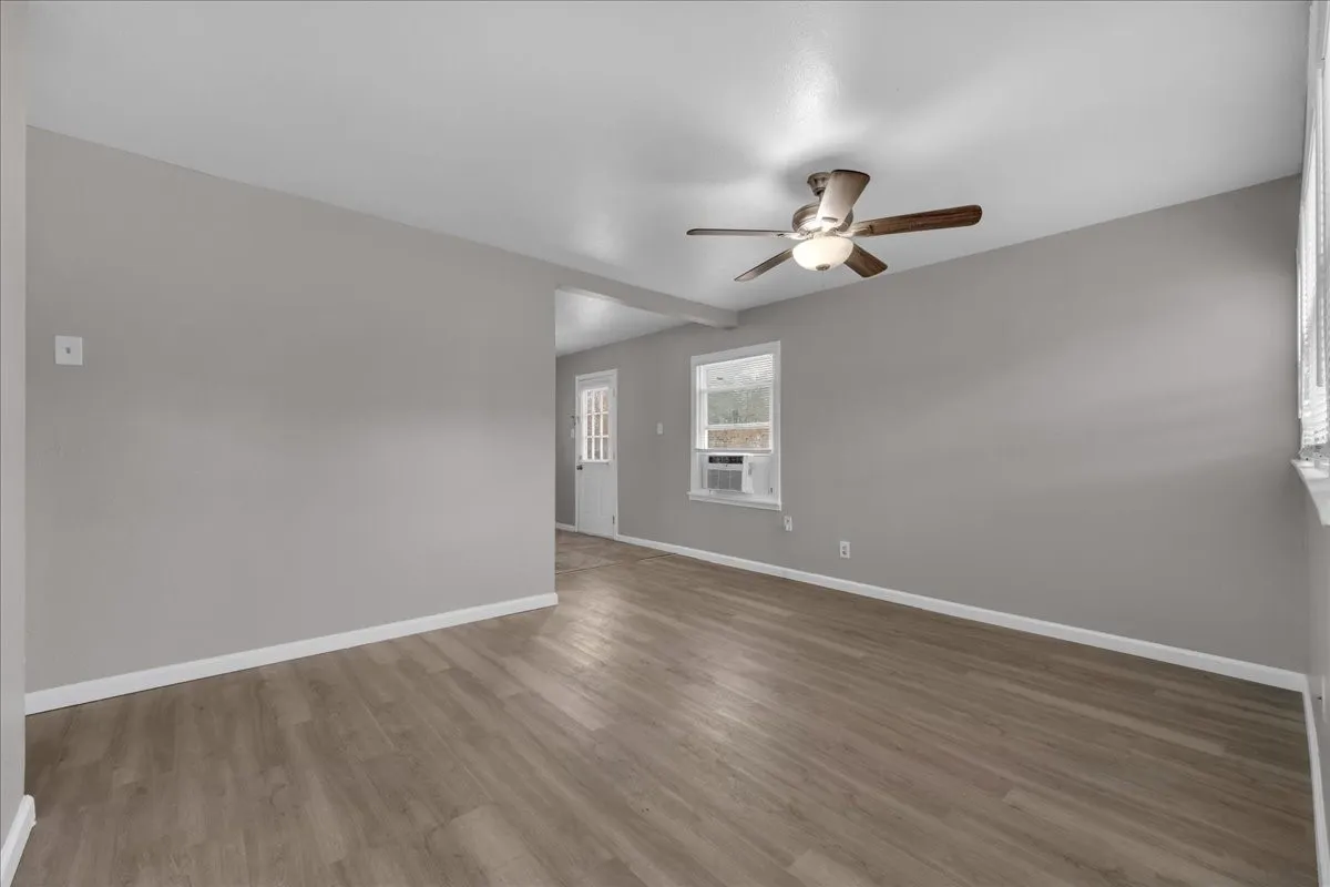 Single Family Residence For Rent in Tarrant County , 5528 Rickenbacker Place, Fort Worth, Texas 76112, 2 Bedroom, 1 Bathroom, Garage spaces, 776 Sqft, built in 1954, mls#21402770, Real Estate Agent in Fort Worth, Homes For Rent in Tarrant county, Homes For Rent in Fort Worth, Realtor in Fort Worth Texas, Real Estate Brokerage Independent Realty Texas, Luminita Cordes Realtor