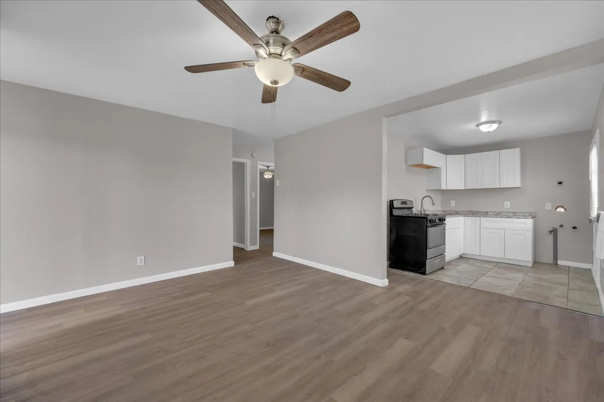 Single Family Residence For Rent in Tarrant County , 5528 Rickenbacker Place, Fort Worth, Texas 76112, 2 Bedroom, 1 Bathroom, Garage spaces, 776 Sqft, built in 1954, mls#21402770, Real Estate Agent in Fort Worth, Homes For Rent in Tarrant county, Homes For Rent in Fort Worth, Realtor in Fort Worth Texas, Real Estate Brokerage Independent Realty Texas, Luminita Cordes Realtor