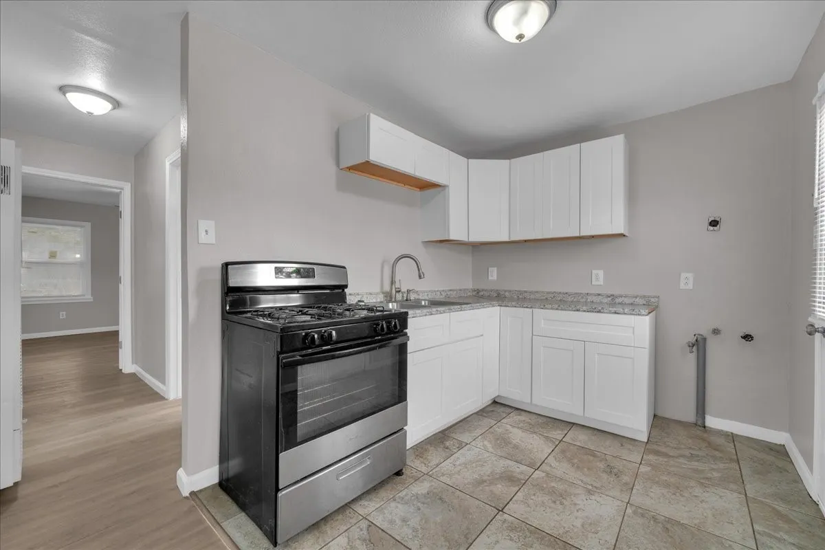 Single Family Residence For Rent in Tarrant County , 5528 Rickenbacker Place, Fort Worth, Texas 76112, 2 Bedroom, 1 Bathroom, Garage spaces, 776 Sqft, built in 1954, mls#21402770, Real Estate Agent in Fort Worth, Homes For Rent in Tarrant county, Homes For Rent in Fort Worth, Realtor in Fort Worth Texas, Real Estate Brokerage Independent Realty Texas, Luminita Cordes Realtor