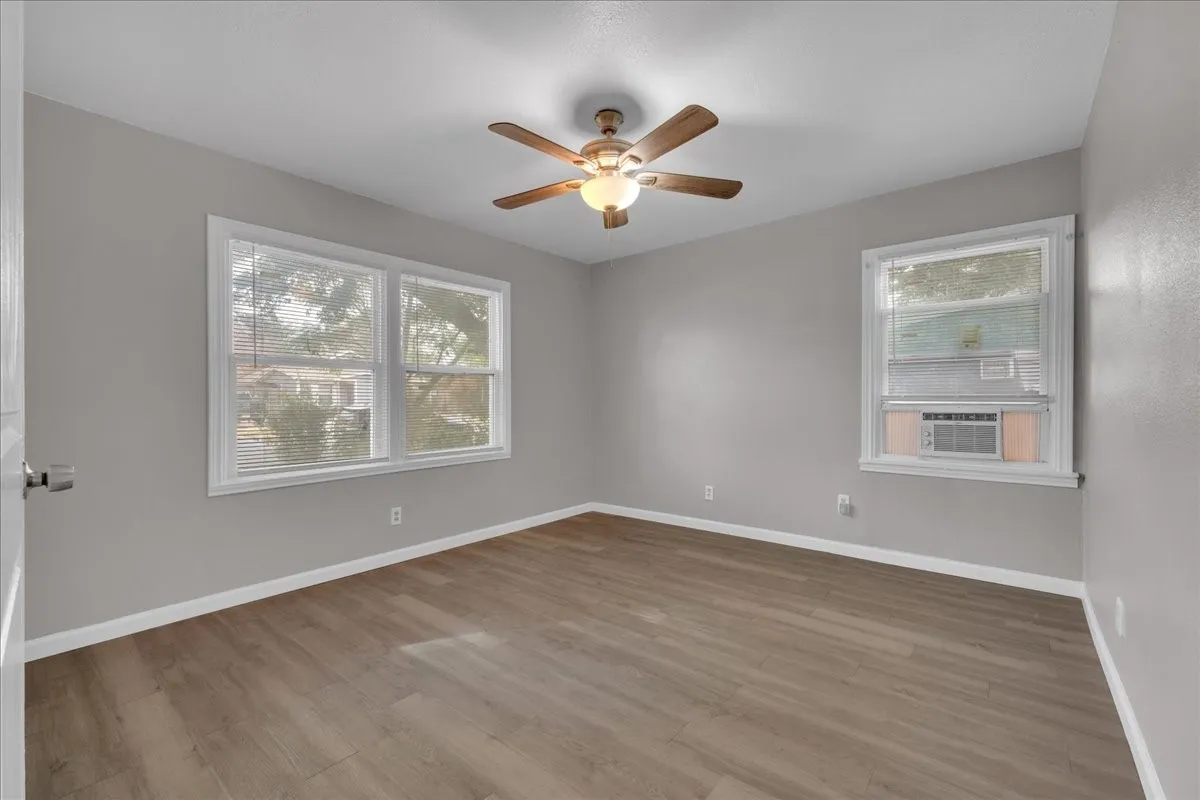 Single Family Residence For Rent in Tarrant County , 5528 Rickenbacker Place, Fort Worth, Texas 76112, 2 Bedroom, 1 Bathroom, Garage spaces, 776 Sqft, built in 1954, mls#21402770, Real Estate Agent in Fort Worth, Homes For Rent in Tarrant county, Homes For Rent in Fort Worth, Realtor in Fort Worth Texas, Real Estate Brokerage Independent Realty Texas, Luminita Cordes Realtor