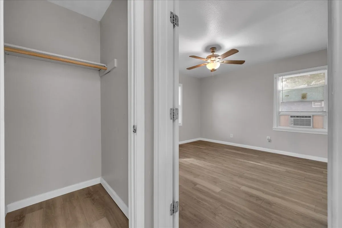 Single Family Residence For Rent in Tarrant County , 5528 Rickenbacker Place, Fort Worth, Texas 76112, 2 Bedroom, 1 Bathroom, Garage spaces, 776 Sqft, built in 1954, mls#21402770, Real Estate Agent in Fort Worth, Homes For Rent in Tarrant county, Homes For Rent in Fort Worth, Realtor in Fort Worth Texas, Real Estate Brokerage Independent Realty Texas, Luminita Cordes Realtor