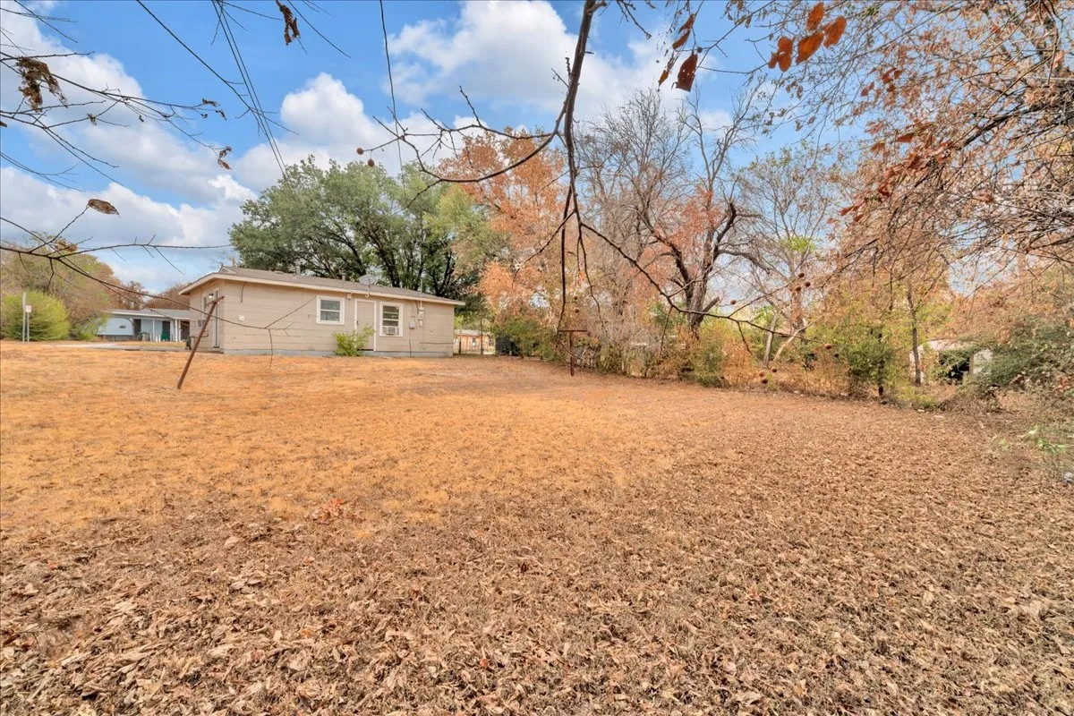 Single Family Residence For Rent in Tarrant County , 5528 Rickenbacker Place, Fort Worth, Texas 76112, 2 Bedroom, 1 Bathroom, Garage spaces, 776 Sqft, built in 1954, mls#21402770, Real Estate Agent in Fort Worth, Homes For Rent in Tarrant county, Homes For Rent in Fort Worth, Realtor in Fort Worth Texas, Real Estate Brokerage Independent Realty Texas, Luminita Cordes Realtor
