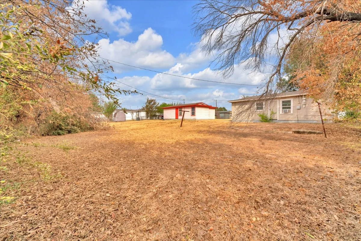 Single Family Residence For Rent in Tarrant County , 5528 Rickenbacker Place, Fort Worth, Texas 76112, 2 Bedroom, 1 Bathroom, Garage spaces, 776 Sqft, built in 1954, mls#21402770, Real Estate Agent in Fort Worth, Homes For Rent in Tarrant county, Homes For Rent in Fort Worth, Realtor in Fort Worth Texas, Real Estate Brokerage Independent Realty Texas, Luminita Cordes Realtor