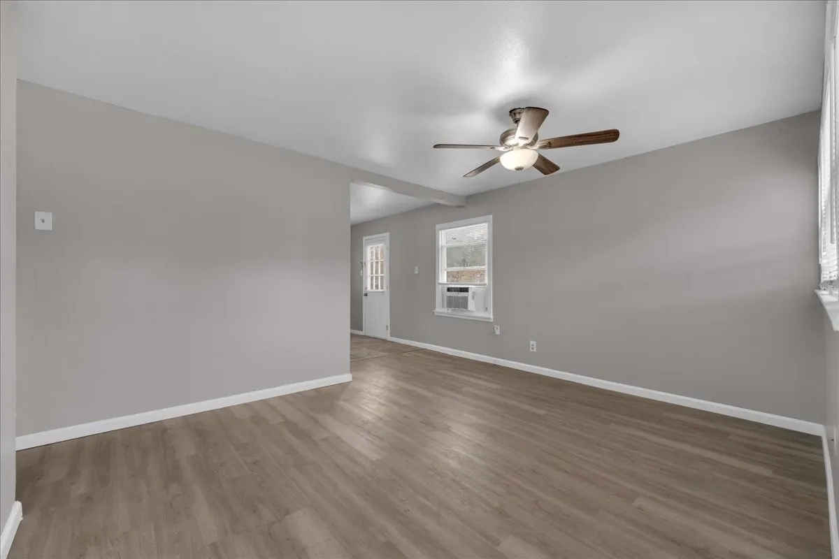 Single Family Residence For Rent in Tarrant County , 5528 Rickenbacker Place, Fort Worth, Texas 76112, 2 Bedroom, 1 Bathroom, Garage spaces, 776 Sqft, built in 1954, mls#21402770, Real Estate Agent in Fort Worth, Homes For Rent in Tarrant county, Homes For Rent in Fort Worth, Realtor in Fort Worth Texas, Real Estate Brokerage Independent Realty Texas, Luminita Cordes Realtor