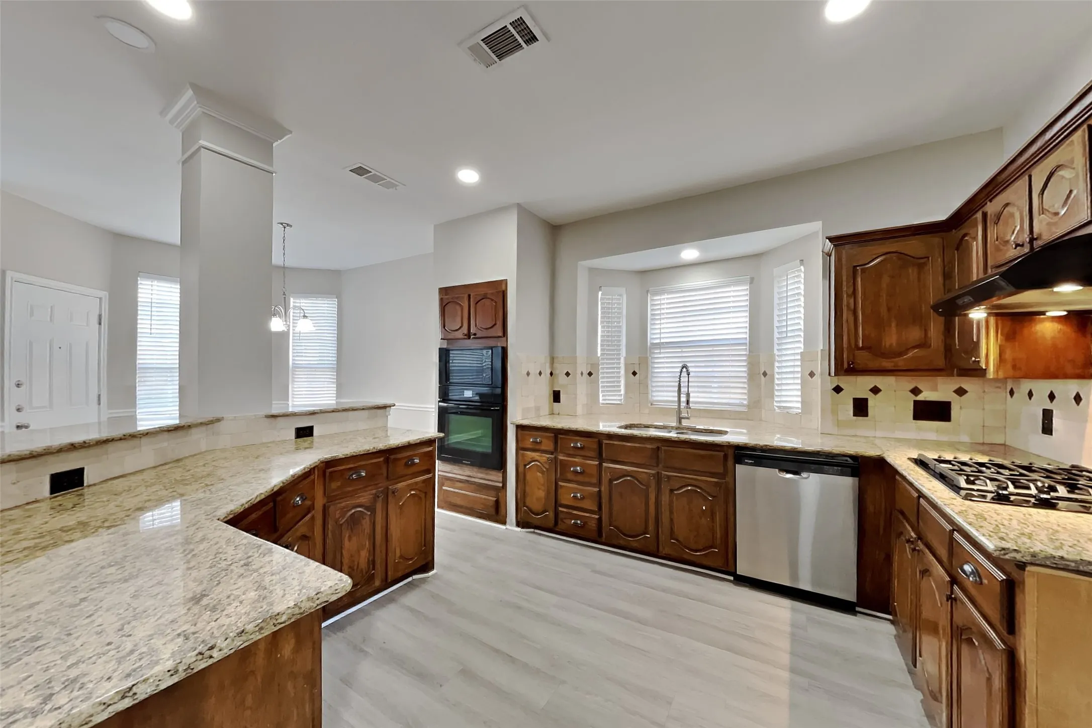 Single Family Residence For Rent in Tarrant County , 1621 Churchill Lane, Mansfield, Texas 76063, 4 Bedroom, 3 Bathroom, 2 Garage spaces, 2,712 Sqft, built in 1995, mls#21403459, Real Estate Agent in Mansfield, Homes For Rent in Tarrant county, Homes For Rent in Mansfield, Realtor in Mansfield Texas, Real Estate Brokerage Independent Realty Texas, Luminita Cordes Realtor