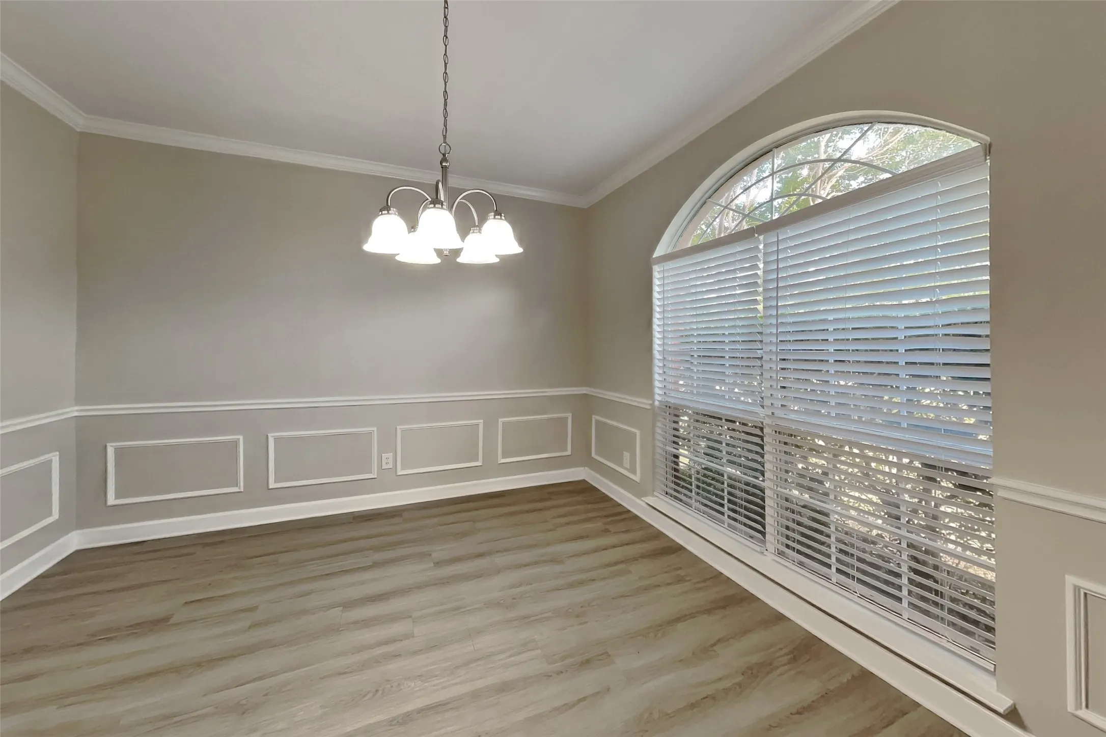 Single Family Residence For Rent in Tarrant County , 1621 Churchill Lane, Mansfield, Texas 76063, 4 Bedroom, 3 Bathroom, 2 Garage spaces, 2,712 Sqft, built in 1995, mls#21403459, Real Estate Agent in Mansfield, Homes For Rent in Tarrant county, Homes For Rent in Mansfield, Realtor in Mansfield Texas, Real Estate Brokerage Independent Realty Texas, Luminita Cordes Realtor