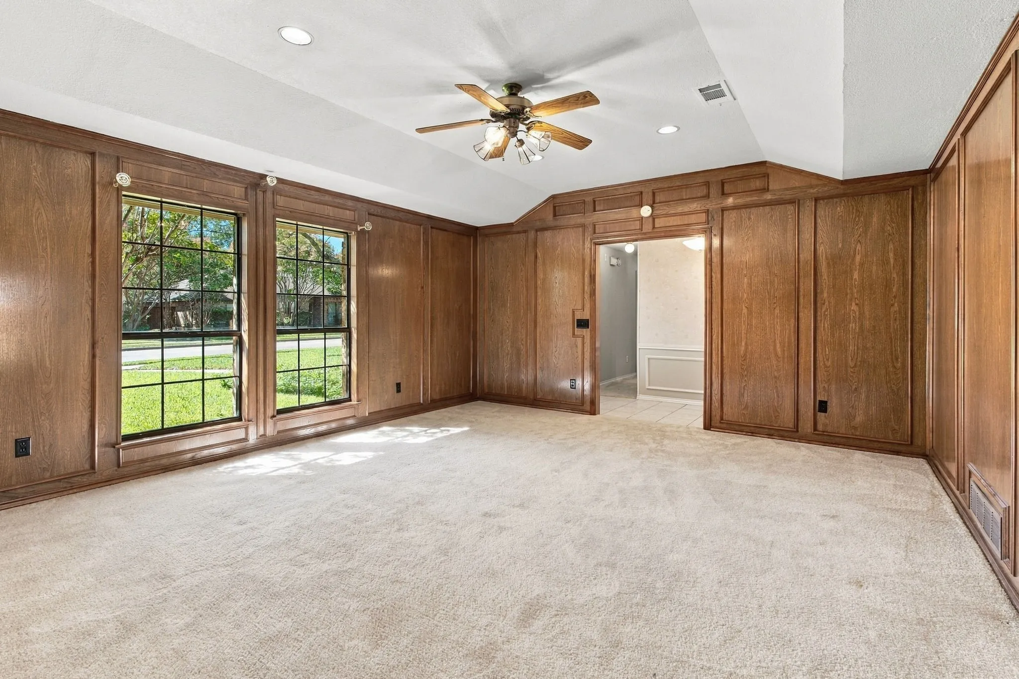 Single Family Residence For Sale in Collin County , 907 Rush Creek Drive, Allen, Texas 75002, 3 Bedroom, 2 Bathroom, 2 Garage spaces, 1,943 Sqft, built in 1984, mls#21397132, Real Estate Agent in Allen, Homes For Sale in Collin county, Homes For Sale in Allen, Realtor in Allen Texas, Real Estate Brokerage Independent Realty Texas, Luminita Cordes Realtor