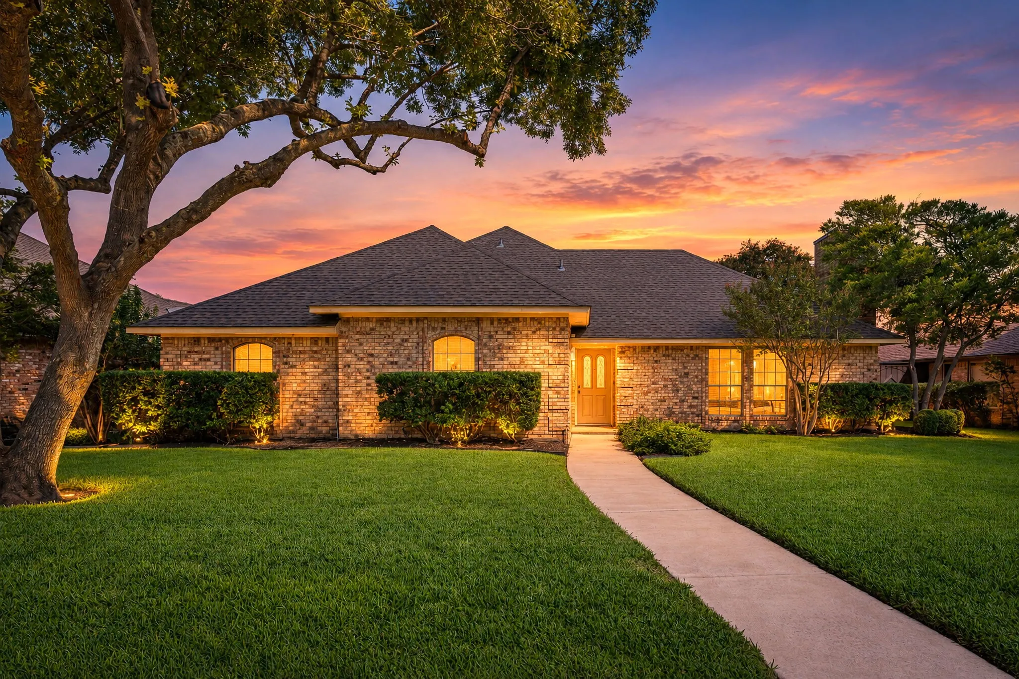 Single Family Residence For Sale in Collin County , 907 Rush Creek Drive, Allen, Texas 75002, 3 Bedroom, 2 Bathroom, 2 Garage spaces, 1,943 Sqft, built in 1984, mls#21397132, Real Estate Agent in Allen, Homes For Sale in Collin county, Homes For Sale in Allen, Realtor in Allen Texas, Real Estate Brokerage Independent Realty Texas, Luminita Cordes Realtor