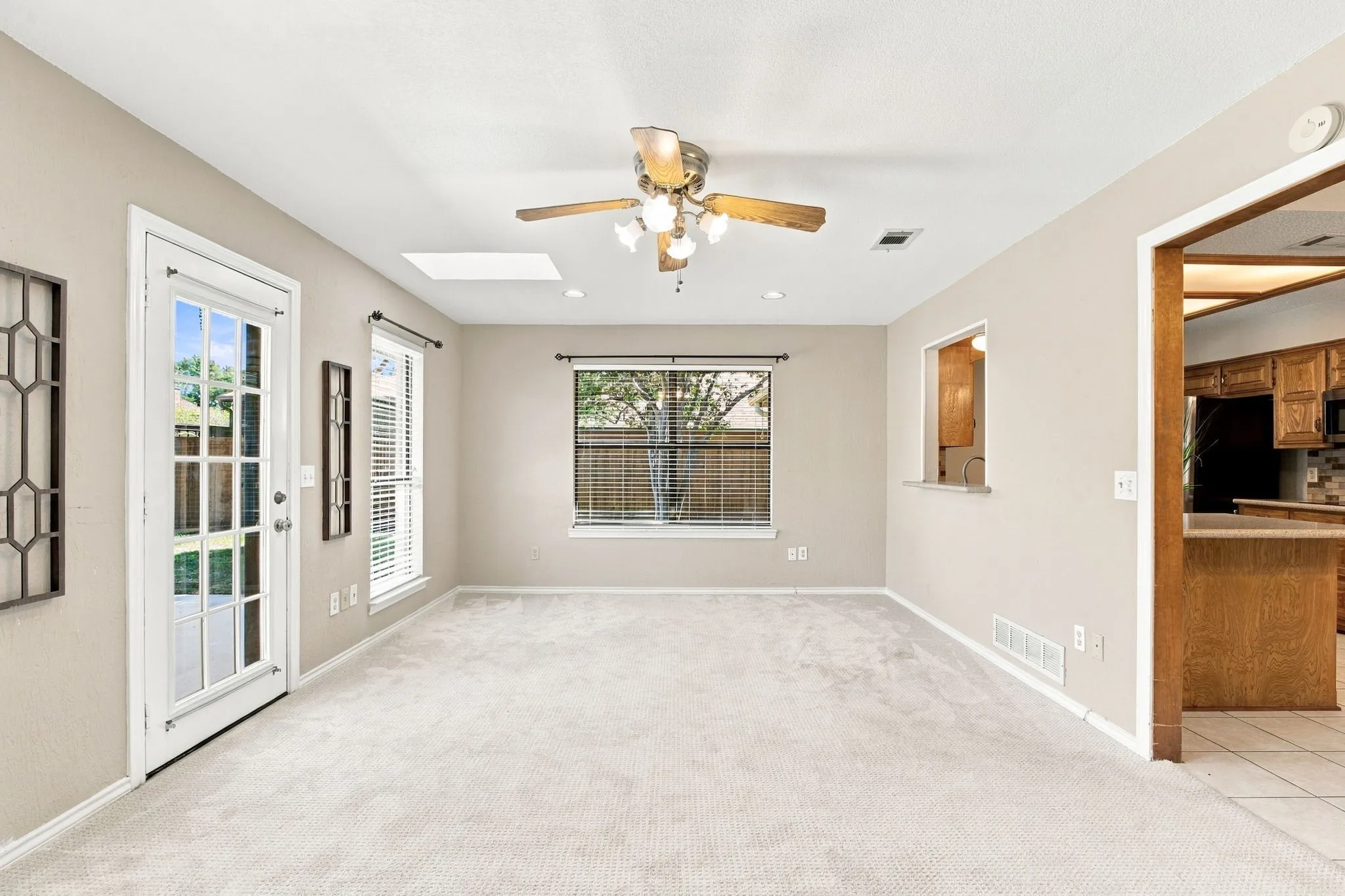 Single Family Residence For Sale in Collin County , 907 Rush Creek Drive, Allen, Texas 75002, 3 Bedroom, 2 Bathroom, 2 Garage spaces, 1,943 Sqft, built in 1984, mls#21397132, Real Estate Agent in Allen, Homes For Sale in Collin county, Homes For Sale in Allen, Realtor in Allen Texas, Real Estate Brokerage Independent Realty Texas, Luminita Cordes Realtor