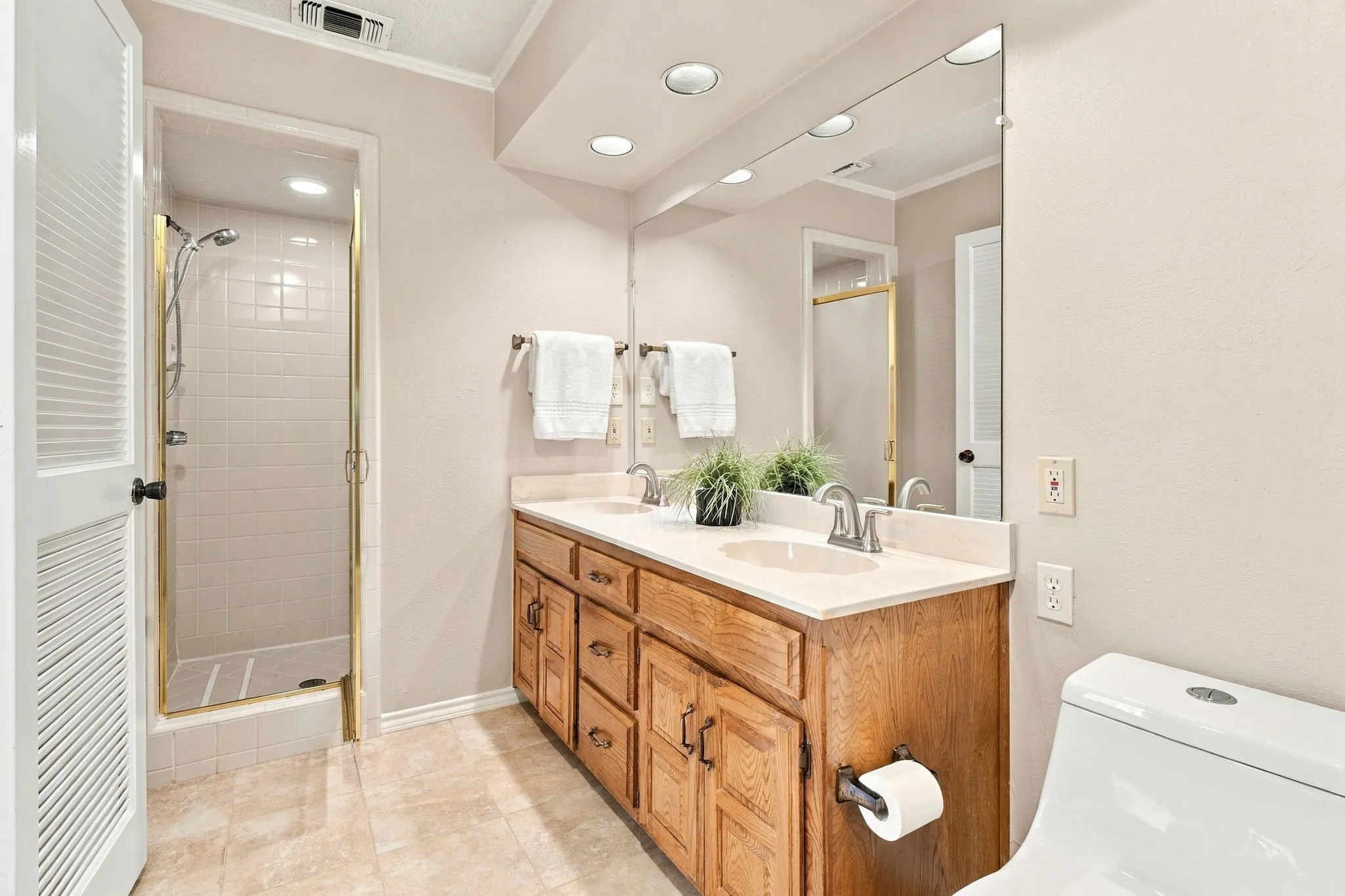 Single Family Residence For Sale in Collin County , 907 Rush Creek Drive, Allen, Texas 75002, 3 Bedroom, 2 Bathroom, 2 Garage spaces, 1,943 Sqft, built in 1984, mls#21397132, Real Estate Agent in Allen, Homes For Sale in Collin county, Homes For Sale in Allen, Realtor in Allen Texas, Real Estate Brokerage Independent Realty Texas, Luminita Cordes Realtor