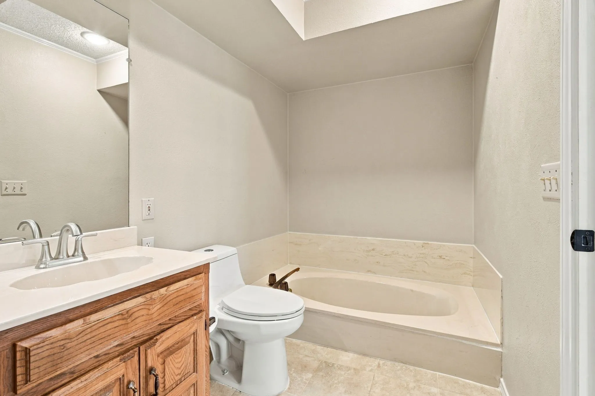 Single Family Residence For Sale in Collin County , 907 Rush Creek Drive, Allen, Texas 75002, 3 Bedroom, 2 Bathroom, 2 Garage spaces, 1,943 Sqft, built in 1984, mls#21397132, Real Estate Agent in Allen, Homes For Sale in Collin county, Homes For Sale in Allen, Realtor in Allen Texas, Real Estate Brokerage Independent Realty Texas, Luminita Cordes Realtor