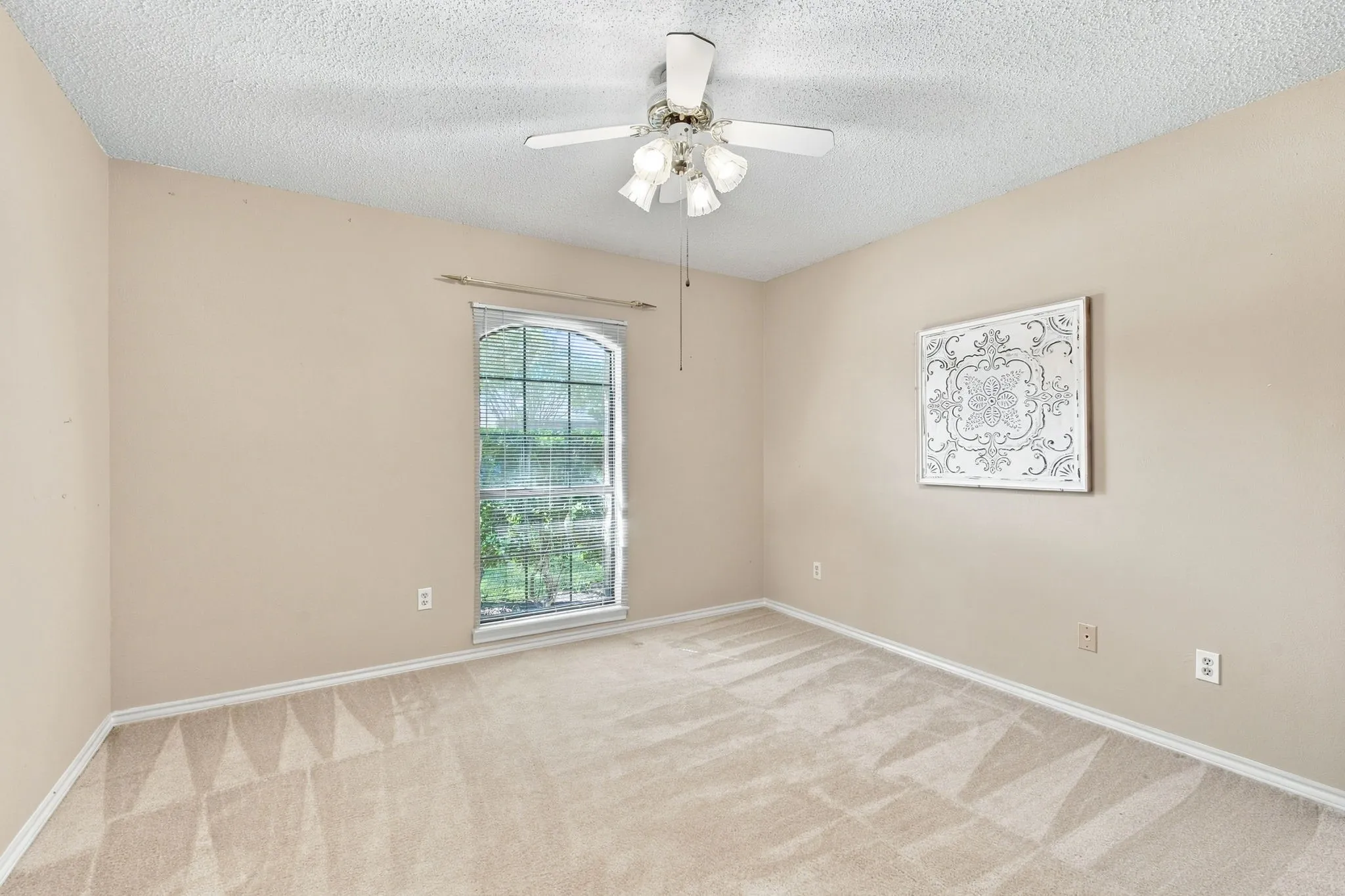 Single Family Residence For Sale in Collin County , 907 Rush Creek Drive, Allen, Texas 75002, 3 Bedroom, 2 Bathroom, 2 Garage spaces, 1,943 Sqft, built in 1984, mls#21397132, Real Estate Agent in Allen, Homes For Sale in Collin county, Homes For Sale in Allen, Realtor in Allen Texas, Real Estate Brokerage Independent Realty Texas, Luminita Cordes Realtor