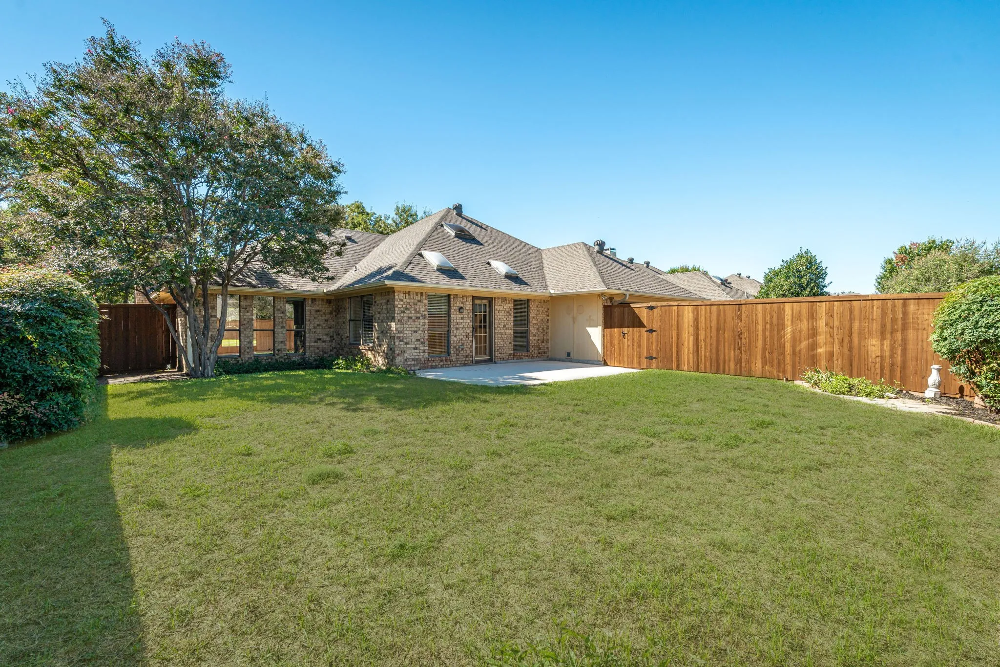 Single Family Residence For Sale in Collin County , 907 Rush Creek Drive, Allen, Texas 75002, 3 Bedroom, 2 Bathroom, 2 Garage spaces, 1,943 Sqft, built in 1984, mls#21397132, Real Estate Agent in Allen, Homes For Sale in Collin county, Homes For Sale in Allen, Realtor in Allen Texas, Real Estate Brokerage Independent Realty Texas, Luminita Cordes Realtor