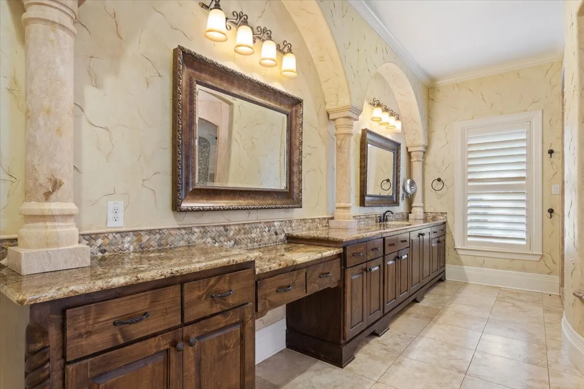 Single Family Residence For Sale in Mc Lennan County , 10020 Hidden Bluff, Waco, Texas 76657, 5 Bedroom, 5 Bathroom, 5 Garage spaces, 7,677 Sqft, built in 2012, mls#21403138, Real Estate Agent in Waco, Homes For Sale in Mc Lennan county, Homes For Sale in Waco, Realtor in Waco Texas, Real Estate Brokerage Independent Realty Texas, Luminita Cordes Realtor