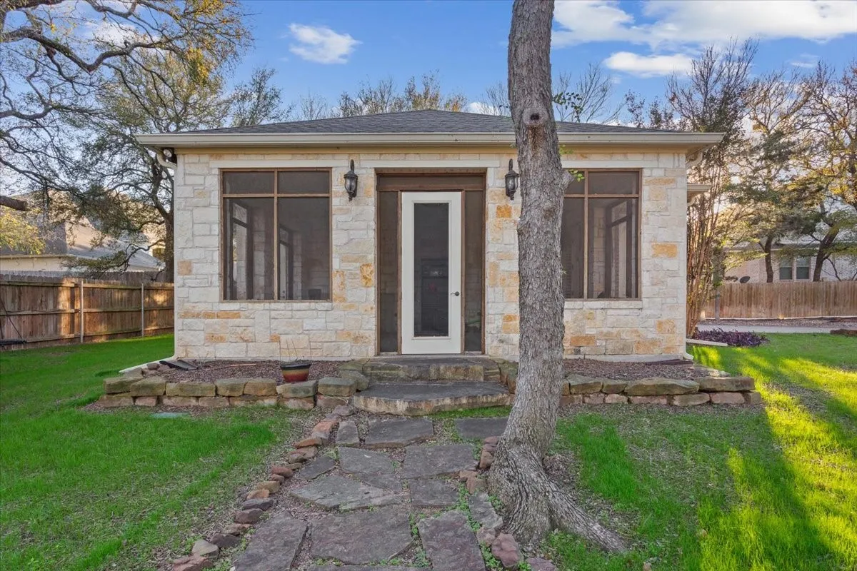 Single Family Residence For Sale in Mc Lennan County , 10020 Hidden Bluff, Waco, Texas 76657, 5 Bedroom, 5 Bathroom, 5 Garage spaces, 7,677 Sqft, built in 2012, mls#21403138, Real Estate Agent in Waco, Homes For Sale in Mc Lennan county, Homes For Sale in Waco, Realtor in Waco Texas, Real Estate Brokerage Independent Realty Texas, Luminita Cordes Realtor