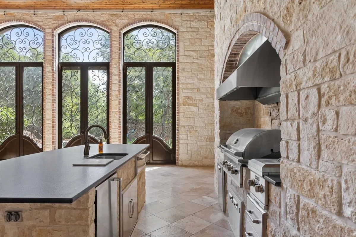 Single Family Residence For Sale in Mc Lennan County , 10020 Hidden Bluff, Waco, Texas 76657, 5 Bedroom, 5 Bathroom, 5 Garage spaces, 7,677 Sqft, built in 2012, mls#21403138, Real Estate Agent in Waco, Homes For Sale in Mc Lennan county, Homes For Sale in Waco, Realtor in Waco Texas, Real Estate Brokerage Independent Realty Texas, Luminita Cordes Realtor