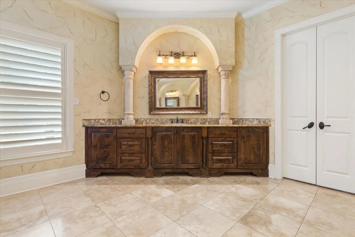 Single Family Residence For Sale in Mc Lennan County , 10020 Hidden Bluff, Waco, Texas 76657, 5 Bedroom, 5 Bathroom, 5 Garage spaces, 7,677 Sqft, built in 2012, mls#21403138, Real Estate Agent in Waco, Homes For Sale in Mc Lennan county, Homes For Sale in Waco, Realtor in Waco Texas, Real Estate Brokerage Independent Realty Texas, Luminita Cordes Realtor