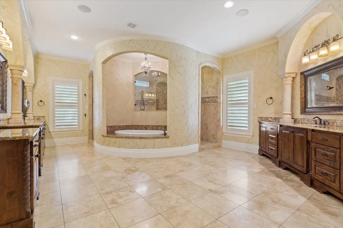 Single Family Residence For Sale in Mc Lennan County , 10020 Hidden Bluff, Waco, Texas 76657, 5 Bedroom, 5 Bathroom, 5 Garage spaces, 7,677 Sqft, built in 2012, mls#21403138, Real Estate Agent in Waco, Homes For Sale in Mc Lennan county, Homes For Sale in Waco, Realtor in Waco Texas, Real Estate Brokerage Independent Realty Texas, Luminita Cordes Realtor