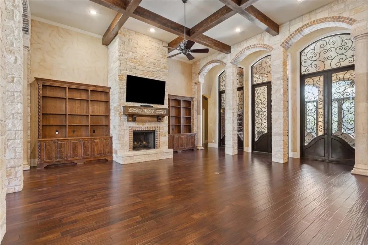Single Family Residence For Sale in Mc Lennan County , 10020 Hidden Bluff, Waco, Texas 76657, 5 Bedroom, 5 Bathroom, 5 Garage spaces, 7,677 Sqft, built in 2012, mls#21403138, Real Estate Agent in Waco, Homes For Sale in Mc Lennan county, Homes For Sale in Waco, Realtor in Waco Texas, Real Estate Brokerage Independent Realty Texas, Luminita Cordes Realtor
