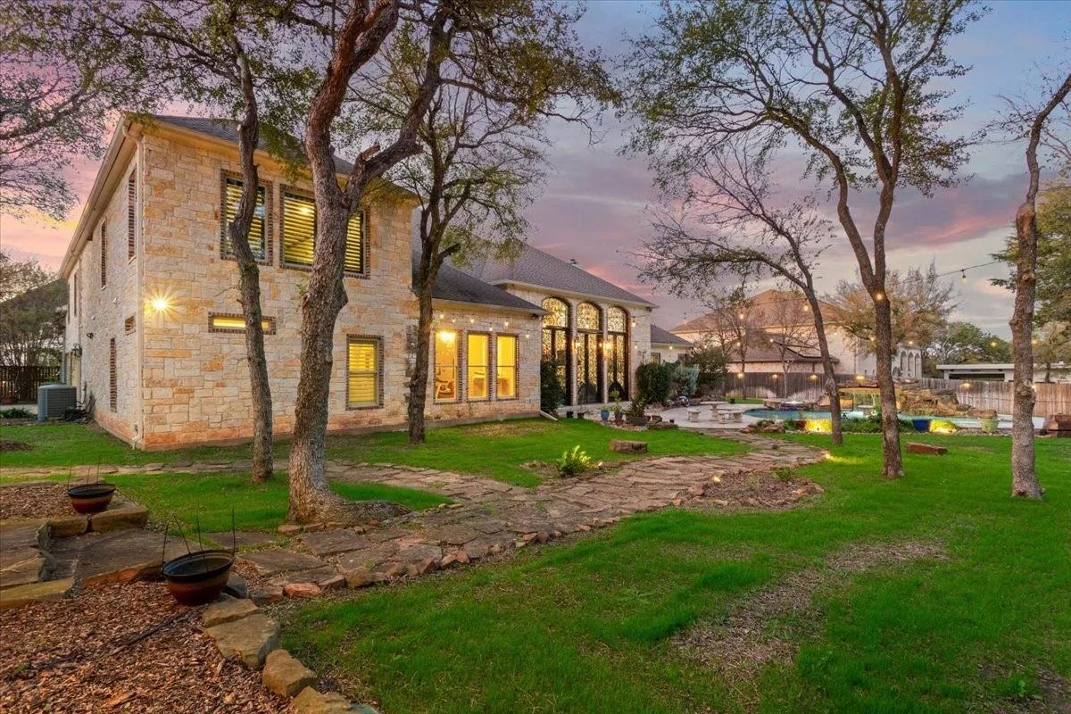 Single Family Residence For Sale in Mc Lennan County , 10020 Hidden Bluff, Waco, Texas 76657, 5 Bedroom, 5 Bathroom, 5 Garage spaces, 7,677 Sqft, built in 2012, mls#21403138, Real Estate Agent in Waco, Homes For Sale in Mc Lennan county, Homes For Sale in Waco, Realtor in Waco Texas, Real Estate Brokerage Independent Realty Texas, Luminita Cordes Realtor