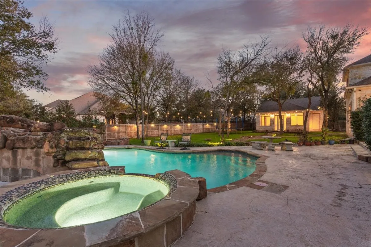 Single Family Residence For Sale in Mc Lennan County , 10020 Hidden Bluff, Waco, Texas 76657, 5 Bedroom, 5 Bathroom, 5 Garage spaces, 7,677 Sqft, built in 2012, mls#21403138, Real Estate Agent in Waco, Homes For Sale in Mc Lennan county, Homes For Sale in Waco, Realtor in Waco Texas, Real Estate Brokerage Independent Realty Texas, Luminita Cordes Realtor