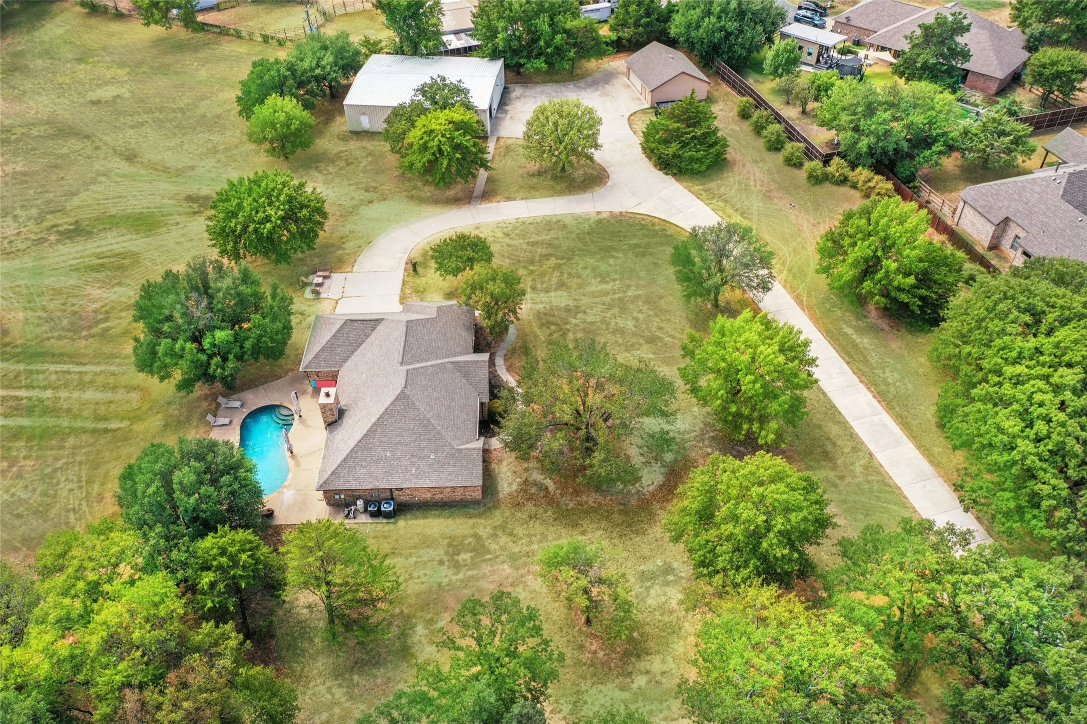 Single Family Residence For Sale in Denton County , 1570 Karen Drive, Argyle, Texas 76226, 3 Bedroom, 3 Bathroom, 2 Garage spaces, 2,271 Sqft, built in 1995, mls#21403133, Real Estate Agent in Argyle, Homes For Sale in Denton county, Homes For Sale in Argyle, Realtor in Argyle Texas, Real Estate Brokerage Independent Realty Texas, Luminita Cordes Realtor
