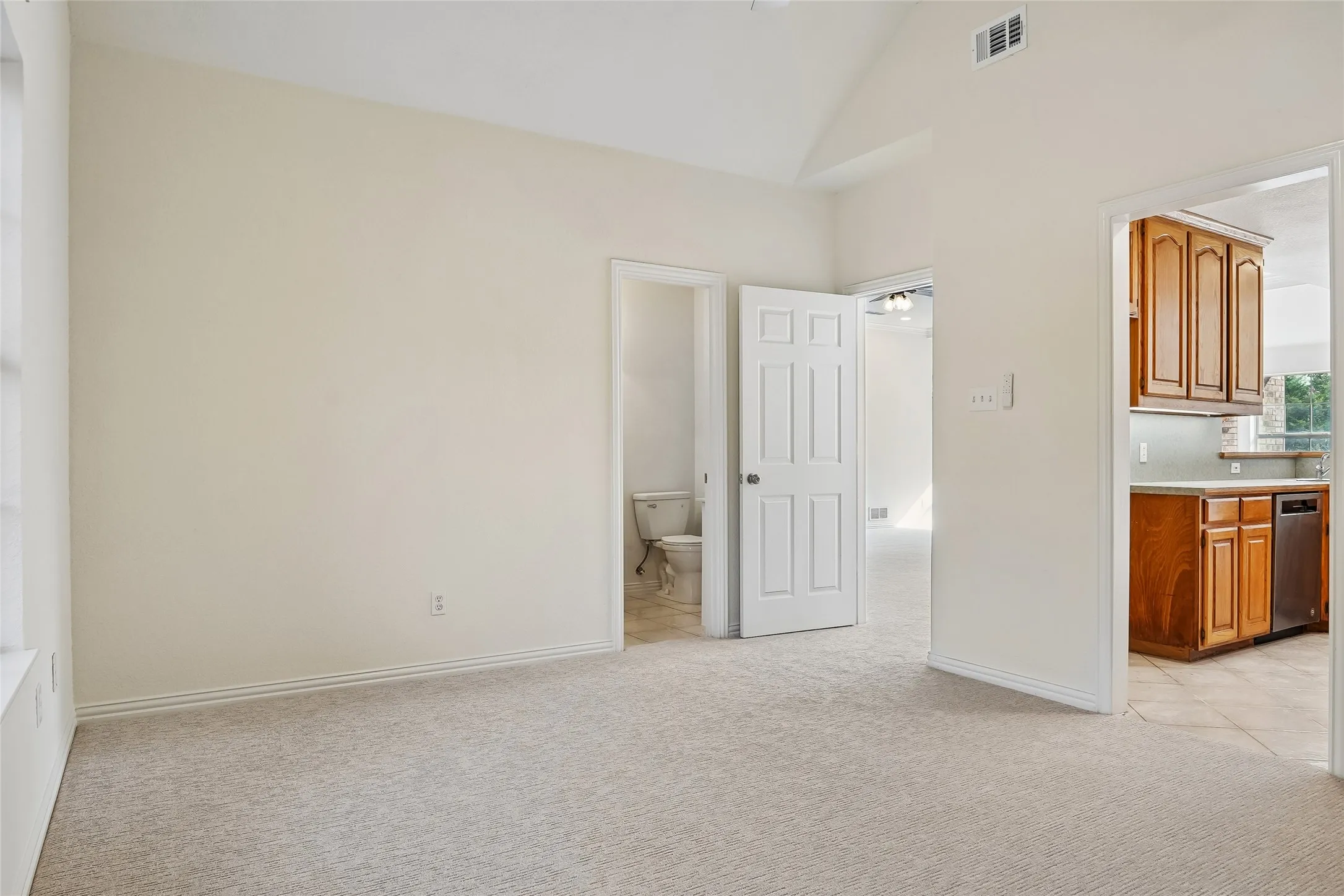 Single Family Residence For Sale in Denton County , 1570 Karen Drive, Argyle, Texas 76226, 3 Bedroom, 3 Bathroom, 2 Garage spaces, 2,271 Sqft, built in 1995, mls#21403133, Real Estate Agent in Argyle, Homes For Sale in Denton county, Homes For Sale in Argyle, Realtor in Argyle Texas, Real Estate Brokerage Independent Realty Texas, Luminita Cordes Realtor