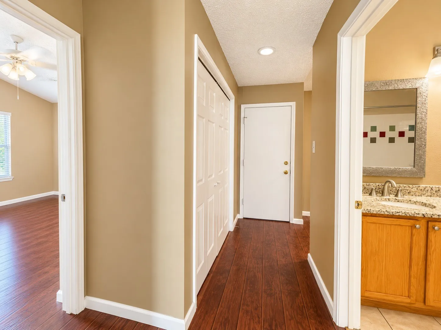 Single Family Residence For Rent in Tarrant County , 514 Briarcroft Drive, Grapevine, Texas 76051, 3 Bedroom, 2 Bathroom, 2 Garage spaces, 1,663 Sqft, built in 1985, mls#21403461, Real Estate Agent in Grapevine, Homes For Rent in Tarrant county, Homes For Rent in Grapevine, Realtor in Grapevine Texas, Real Estate Brokerage Independent Realty Texas, Luminita Cordes Realtor