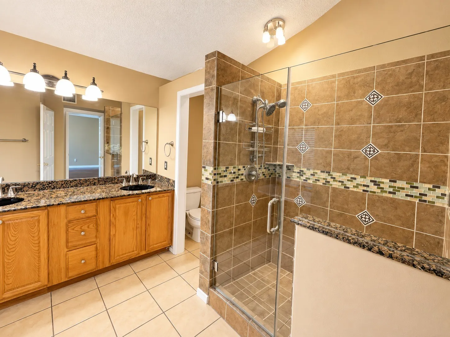 Single Family Residence For Rent in Tarrant County , 514 Briarcroft Drive, Grapevine, Texas 76051, 3 Bedroom, 2 Bathroom, 2 Garage spaces, 1,663 Sqft, built in 1985, mls#21403461, Real Estate Agent in Grapevine, Homes For Rent in Tarrant county, Homes For Rent in Grapevine, Realtor in Grapevine Texas, Real Estate Brokerage Independent Realty Texas, Luminita Cordes Realtor