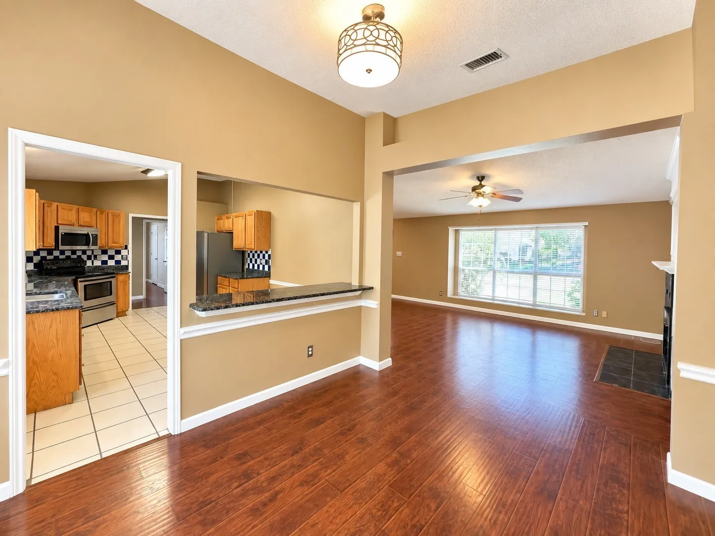 Single Family Residence For Rent in Tarrant County , 514 Briarcroft Drive, Grapevine, Texas 76051, 3 Bedroom, 2 Bathroom, 2 Garage spaces, 1,663 Sqft, built in 1985, mls#21403461, Real Estate Agent in Grapevine, Homes For Rent in Tarrant county, Homes For Rent in Grapevine, Realtor in Grapevine Texas, Real Estate Brokerage Independent Realty Texas, Luminita Cordes Realtor