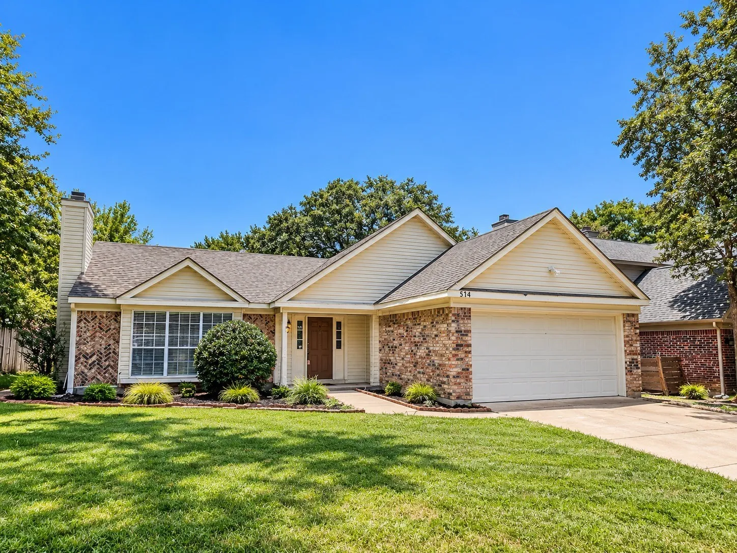 Single Family Residence For Rent in Tarrant County , 514 Briarcroft Drive, Grapevine, Texas 76051, 3 Bedroom, 2 Bathroom, 2 Garage spaces, 1,663 Sqft, built in 1985, mls#21403461, Real Estate Agent in Grapevine, Homes For Rent in Tarrant county, Homes For Rent in Grapevine, Realtor in Grapevine Texas, Real Estate Brokerage Independent Realty Texas, Luminita Cordes Realtor
