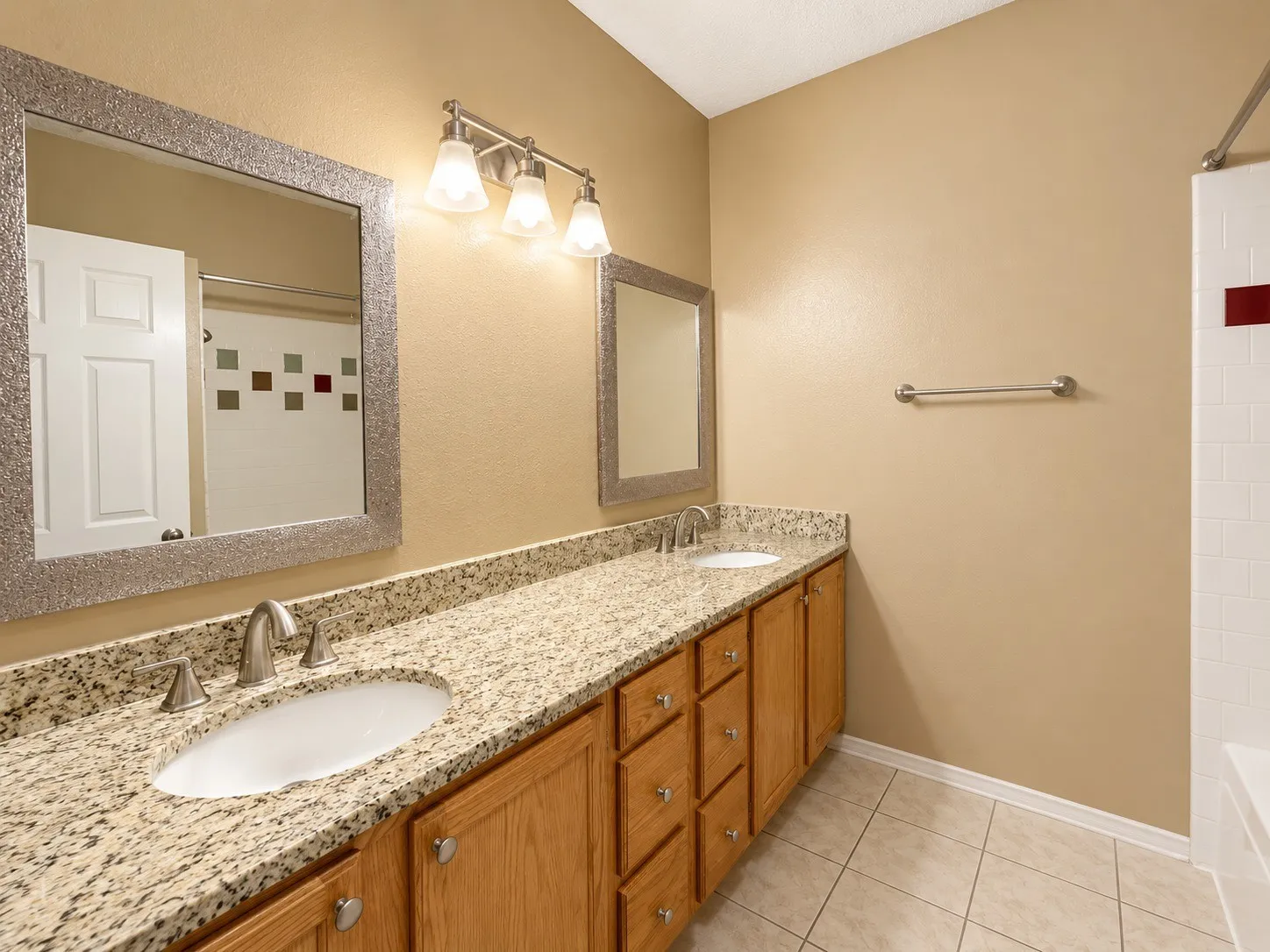 Single Family Residence For Rent in Tarrant County , 514 Briarcroft Drive, Grapevine, Texas 76051, 3 Bedroom, 2 Bathroom, 2 Garage spaces, 1,663 Sqft, built in 1985, mls#21403461, Real Estate Agent in Grapevine, Homes For Rent in Tarrant county, Homes For Rent in Grapevine, Realtor in Grapevine Texas, Real Estate Brokerage Independent Realty Texas, Luminita Cordes Realtor