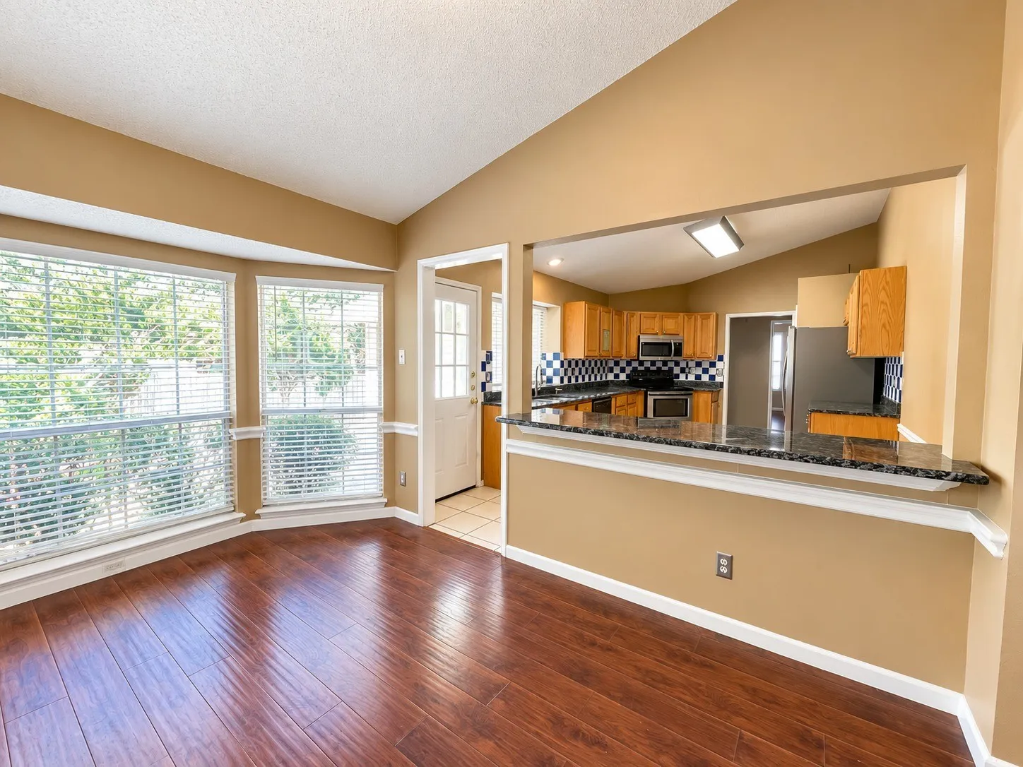Single Family Residence For Rent in Tarrant County , 514 Briarcroft Drive, Grapevine, Texas 76051, 3 Bedroom, 2 Bathroom, 2 Garage spaces, 1,663 Sqft, built in 1985, mls#21403461, Real Estate Agent in Grapevine, Homes For Rent in Tarrant county, Homes For Rent in Grapevine, Realtor in Grapevine Texas, Real Estate Brokerage Independent Realty Texas, Luminita Cordes Realtor
