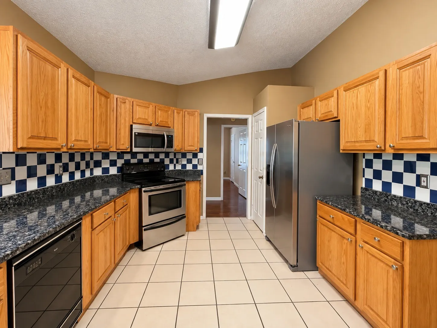 Single Family Residence For Rent in Tarrant County , 514 Briarcroft Drive, Grapevine, Texas 76051, 3 Bedroom, 2 Bathroom, 2 Garage spaces, 1,663 Sqft, built in 1985, mls#21403461, Real Estate Agent in Grapevine, Homes For Rent in Tarrant county, Homes For Rent in Grapevine, Realtor in Grapevine Texas, Real Estate Brokerage Independent Realty Texas, Luminita Cordes Realtor