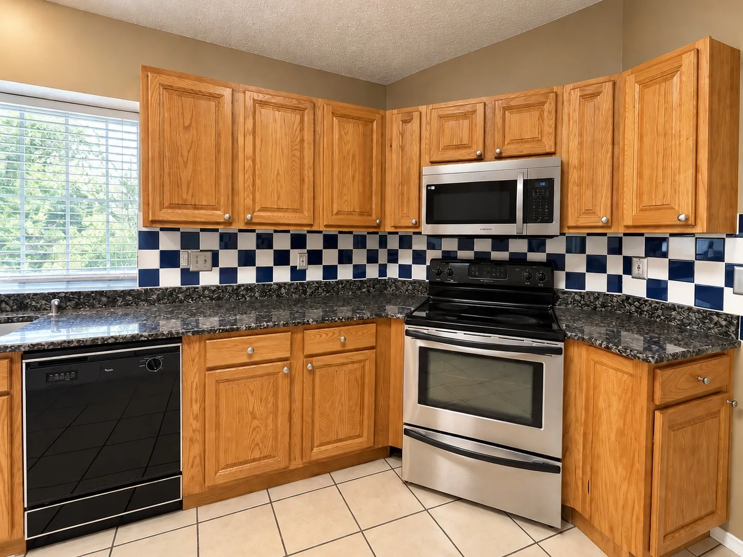 Single Family Residence For Rent in Tarrant County , 514 Briarcroft Drive, Grapevine, Texas 76051, 3 Bedroom, 2 Bathroom, 2 Garage spaces, 1,663 Sqft, built in 1985, mls#21403461, Real Estate Agent in Grapevine, Homes For Rent in Tarrant county, Homes For Rent in Grapevine, Realtor in Grapevine Texas, Real Estate Brokerage Independent Realty Texas, Luminita Cordes Realtor