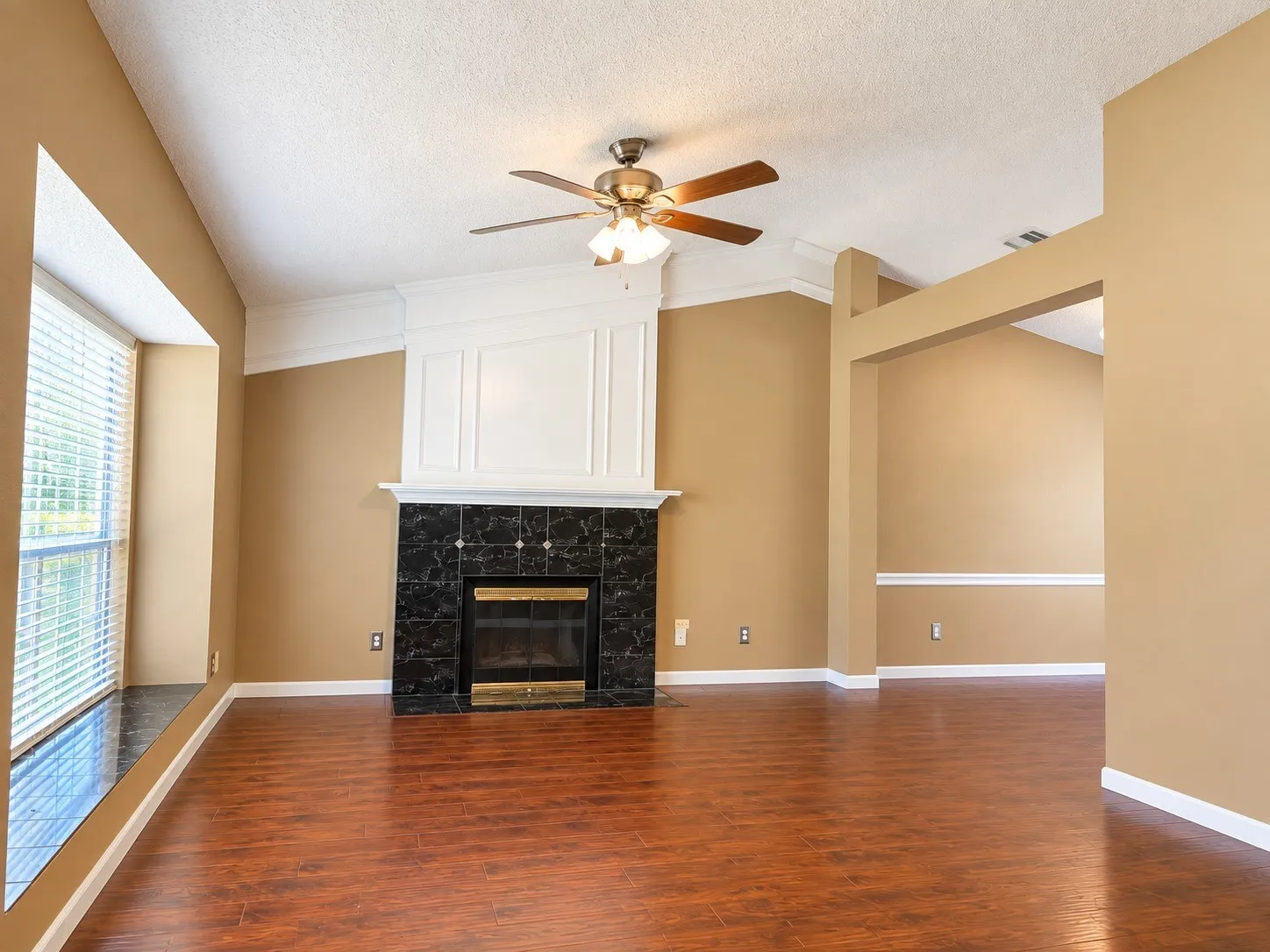 Single Family Residence For Rent in Tarrant County , 514 Briarcroft Drive, Grapevine, Texas 76051, 3 Bedroom, 2 Bathroom, 2 Garage spaces, 1,663 Sqft, built in 1985, mls#21403461, Real Estate Agent in Grapevine, Homes For Rent in Tarrant county, Homes For Rent in Grapevine, Realtor in Grapevine Texas, Real Estate Brokerage Independent Realty Texas, Luminita Cordes Realtor