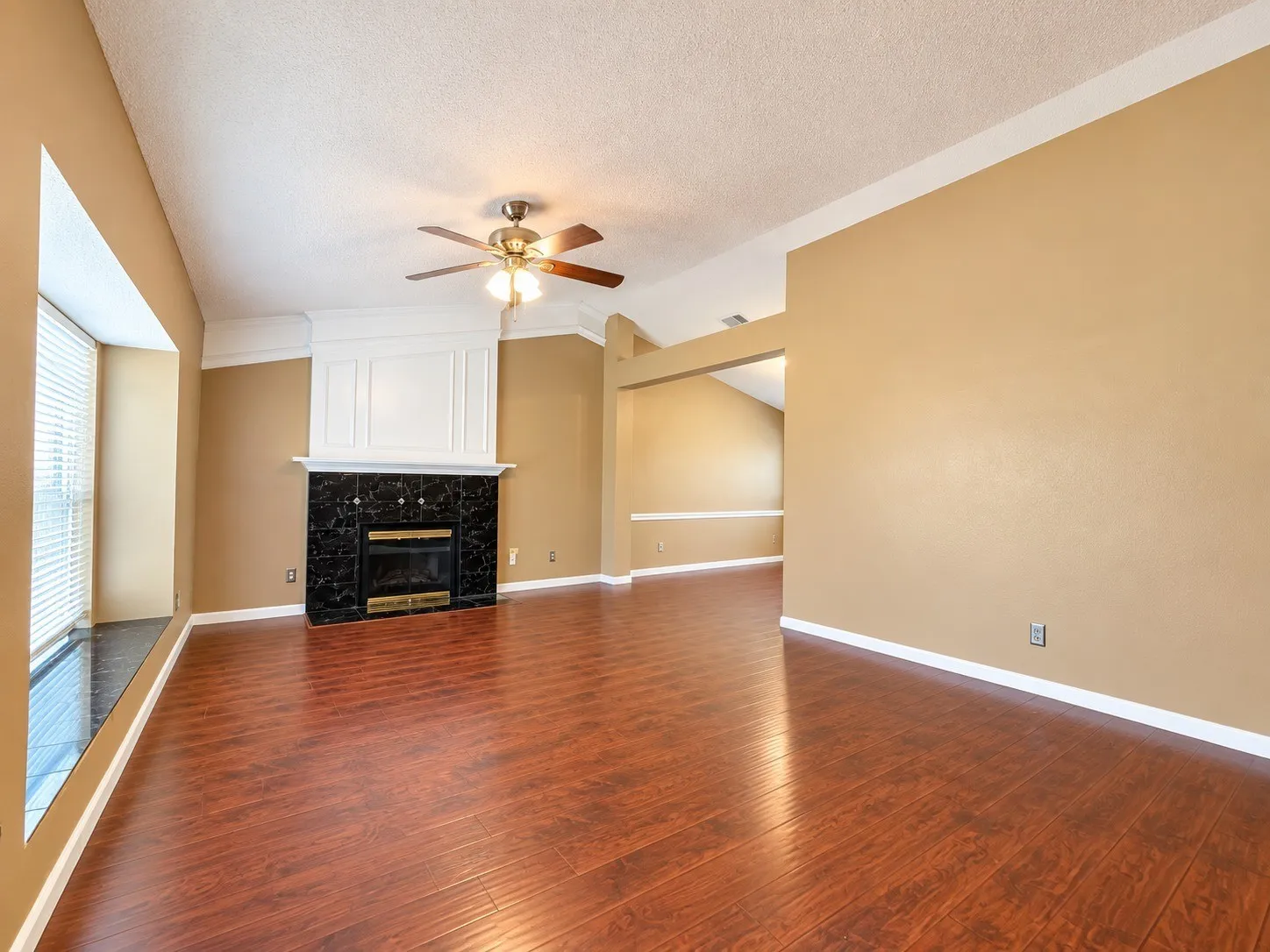 Single Family Residence For Rent in Tarrant County , 514 Briarcroft Drive, Grapevine, Texas 76051, 3 Bedroom, 2 Bathroom, 2 Garage spaces, 1,663 Sqft, built in 1985, mls#21403461, Real Estate Agent in Grapevine, Homes For Rent in Tarrant county, Homes For Rent in Grapevine, Realtor in Grapevine Texas, Real Estate Brokerage Independent Realty Texas, Luminita Cordes Realtor