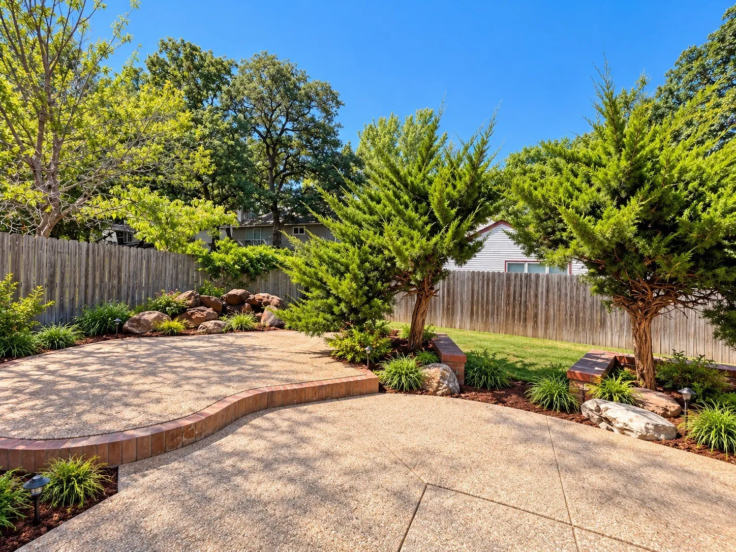 Single Family Residence For Rent in Tarrant County , 514 Briarcroft Drive, Grapevine, Texas 76051, 3 Bedroom, 2 Bathroom, 2 Garage spaces, 1,663 Sqft, built in 1985, mls#21403461, Real Estate Agent in Grapevine, Homes For Rent in Tarrant county, Homes For Rent in Grapevine, Realtor in Grapevine Texas, Real Estate Brokerage Independent Realty Texas, Luminita Cordes Realtor
