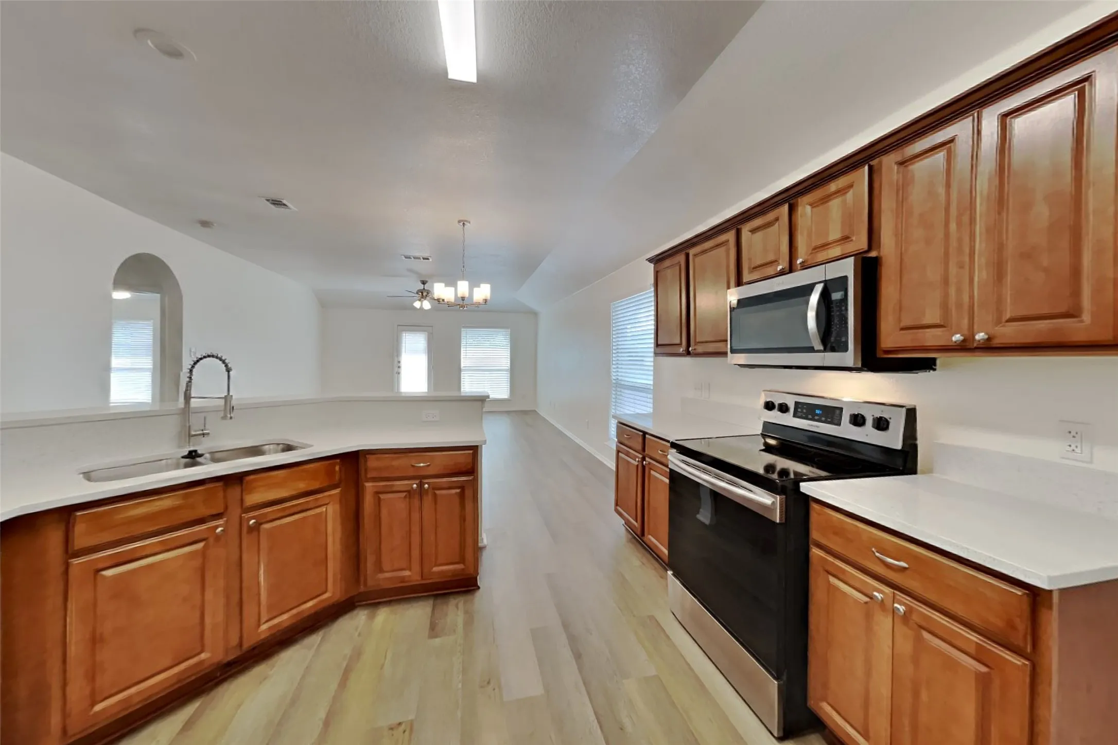 Single Family Residence For Rent in Tarrant County , 4406 Fox Meadows Lane, Mansfield, Texas 76063, 3 Bedroom, 2 Bathroom, 2 Garage spaces, 1,847 Sqft, built in 2003, mls#21403462, Real Estate Agent in Mansfield, Homes For Rent in Tarrant county, Homes For Rent in Mansfield, Realtor in Mansfield Texas, Real Estate Brokerage Independent Realty Texas, Luminita Cordes Realtor