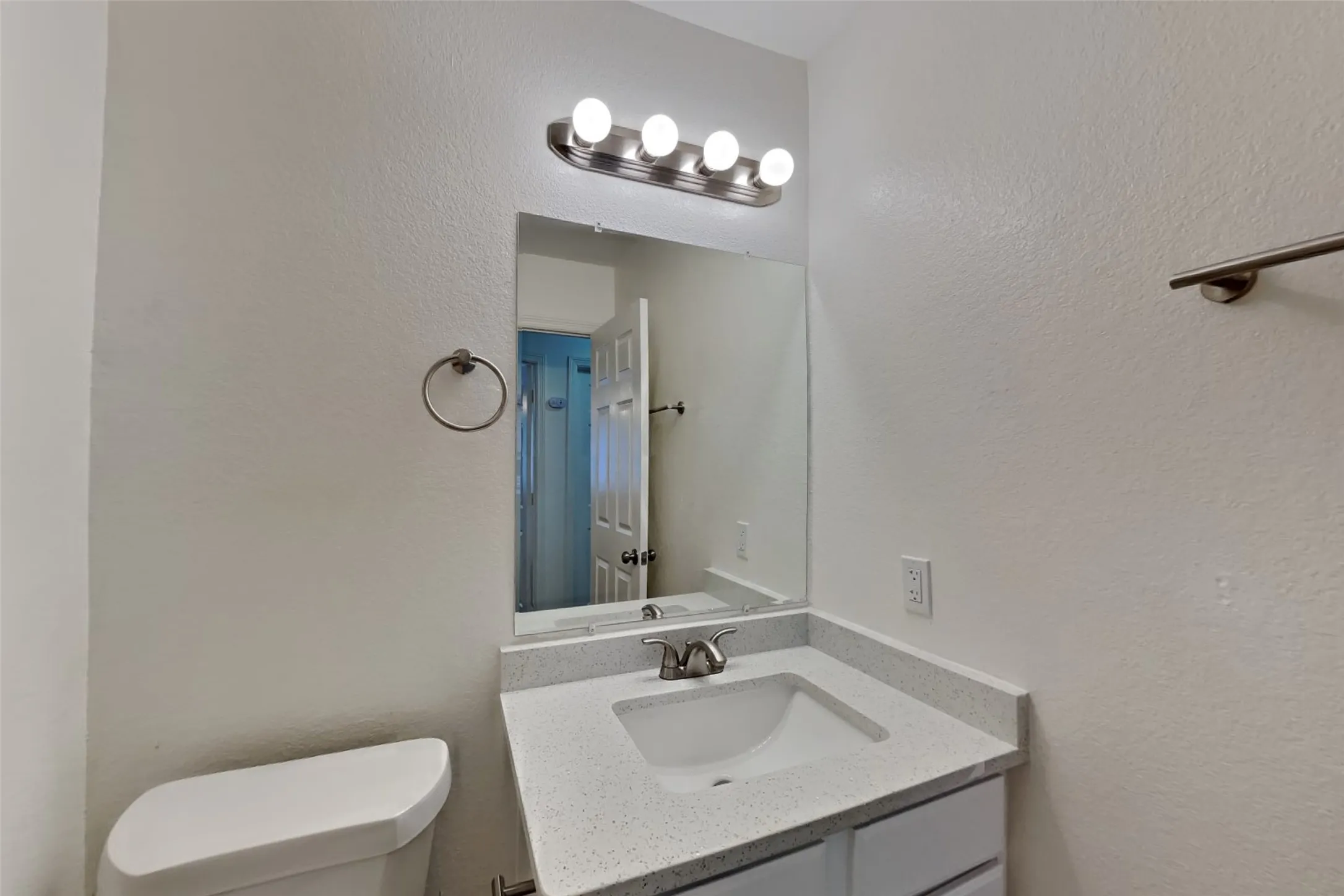 Single Family Residence For Rent in Tarrant County , 4406 Fox Meadows Lane, Mansfield, Texas 76063, 3 Bedroom, 2 Bathroom, 2 Garage spaces, 1,847 Sqft, built in 2003, mls#21403462, Real Estate Agent in Mansfield, Homes For Rent in Tarrant county, Homes For Rent in Mansfield, Realtor in Mansfield Texas, Real Estate Brokerage Independent Realty Texas, Luminita Cordes Realtor
