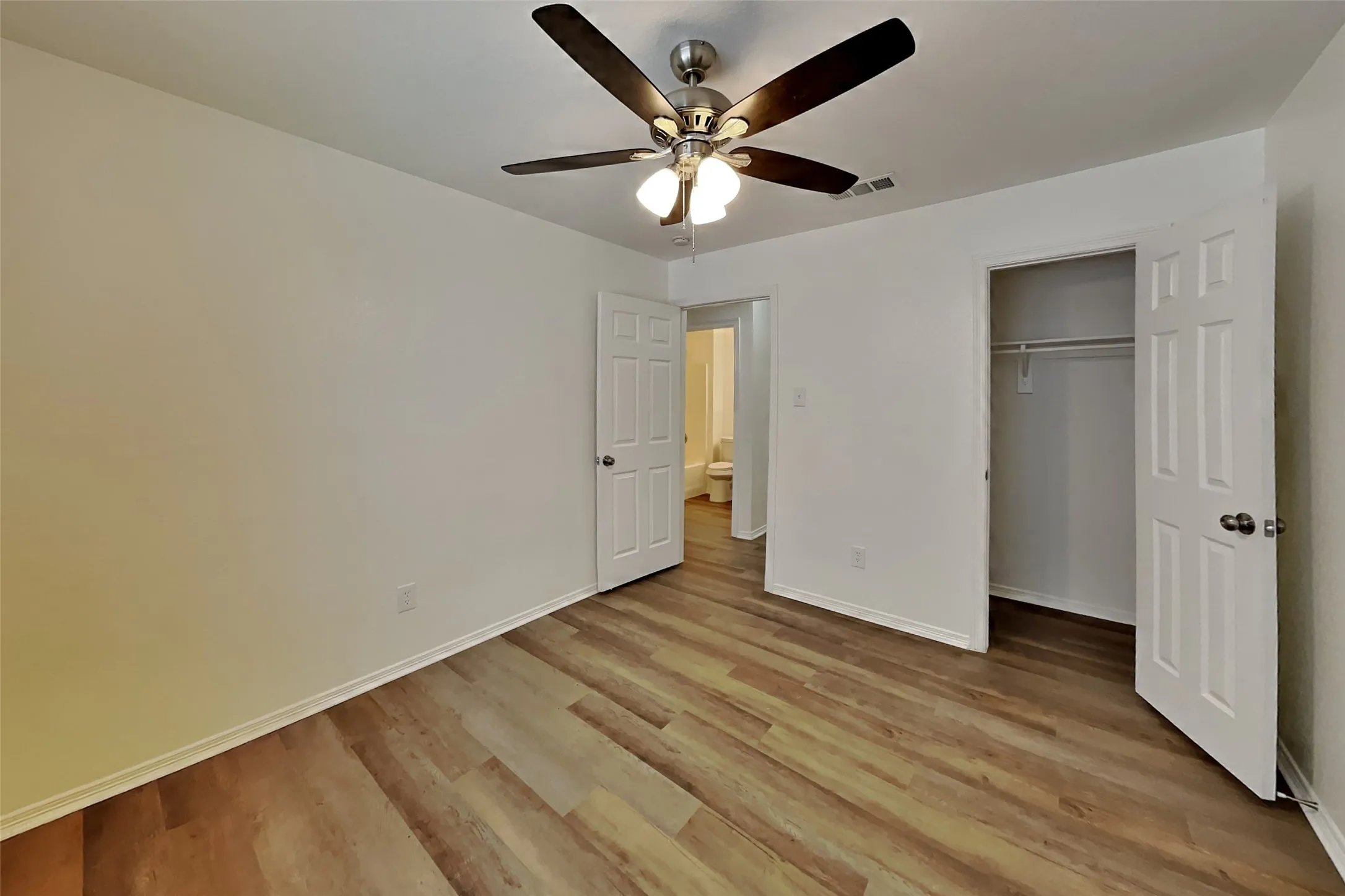Single Family Residence For Rent in Tarrant County , 4406 Fox Meadows Lane, Mansfield, Texas 76063, 3 Bedroom, 2 Bathroom, 2 Garage spaces, 1,847 Sqft, built in 2003, mls#21403462, Real Estate Agent in Mansfield, Homes For Rent in Tarrant county, Homes For Rent in Mansfield, Realtor in Mansfield Texas, Real Estate Brokerage Independent Realty Texas, Luminita Cordes Realtor