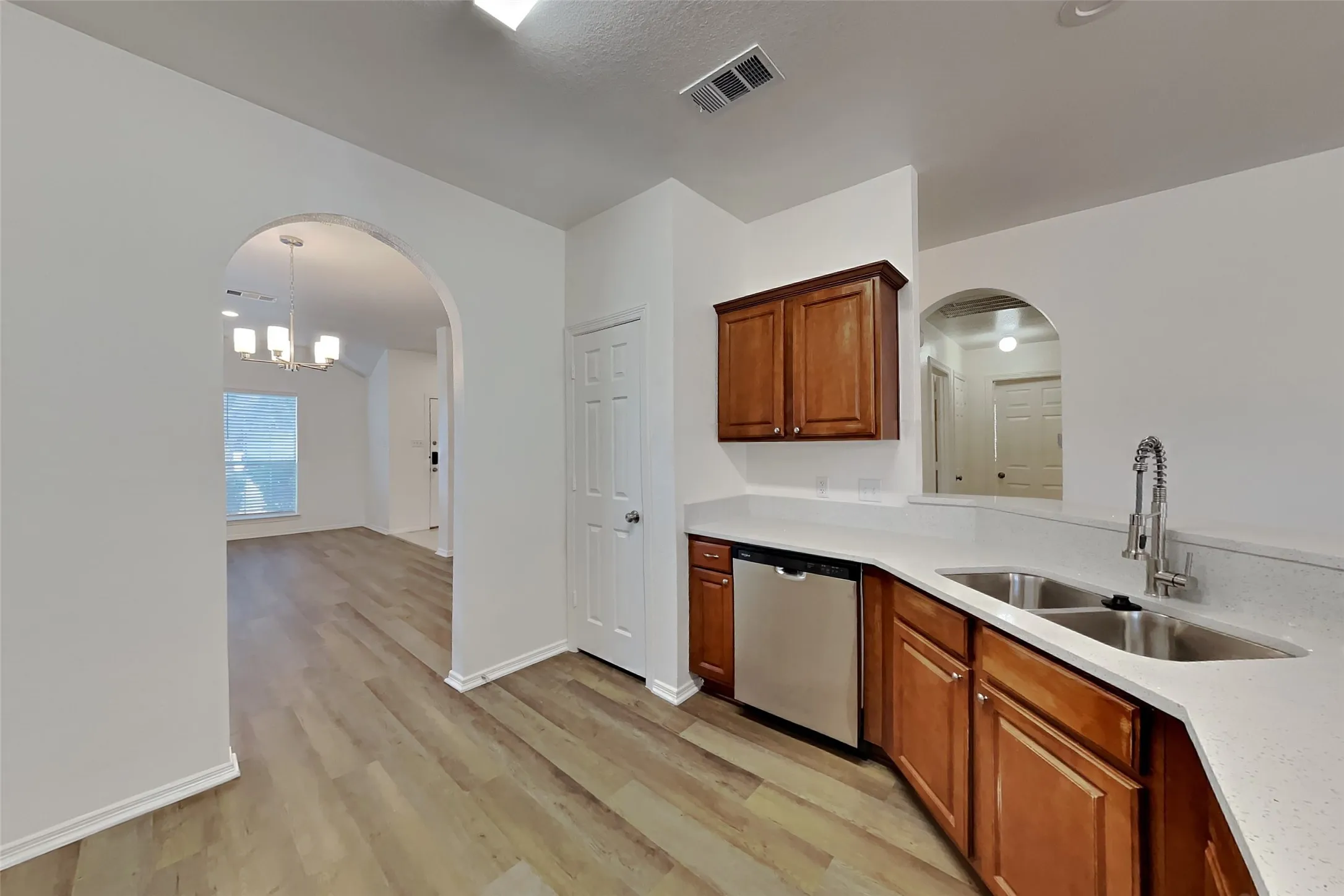 Single Family Residence For Rent in Tarrant County , 4406 Fox Meadows Lane, Mansfield, Texas 76063, 3 Bedroom, 2 Bathroom, 2 Garage spaces, 1,847 Sqft, built in 2003, mls#21403462, Real Estate Agent in Mansfield, Homes For Rent in Tarrant county, Homes For Rent in Mansfield, Realtor in Mansfield Texas, Real Estate Brokerage Independent Realty Texas, Luminita Cordes Realtor