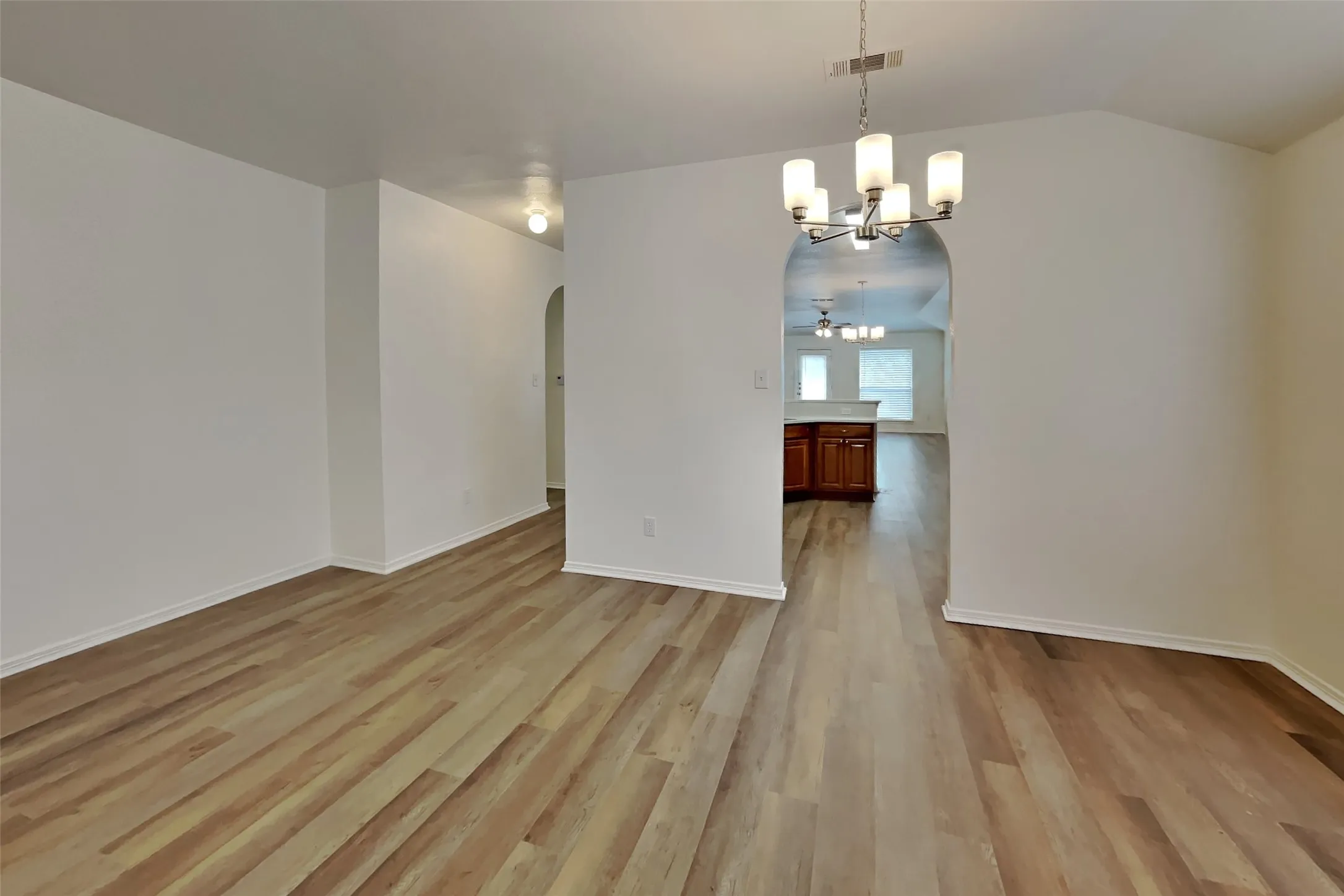 Single Family Residence For Rent in Tarrant County , 4406 Fox Meadows Lane, Mansfield, Texas 76063, 3 Bedroom, 2 Bathroom, 2 Garage spaces, 1,847 Sqft, built in 2003, mls#21403462, Real Estate Agent in Mansfield, Homes For Rent in Tarrant county, Homes For Rent in Mansfield, Realtor in Mansfield Texas, Real Estate Brokerage Independent Realty Texas, Luminita Cordes Realtor