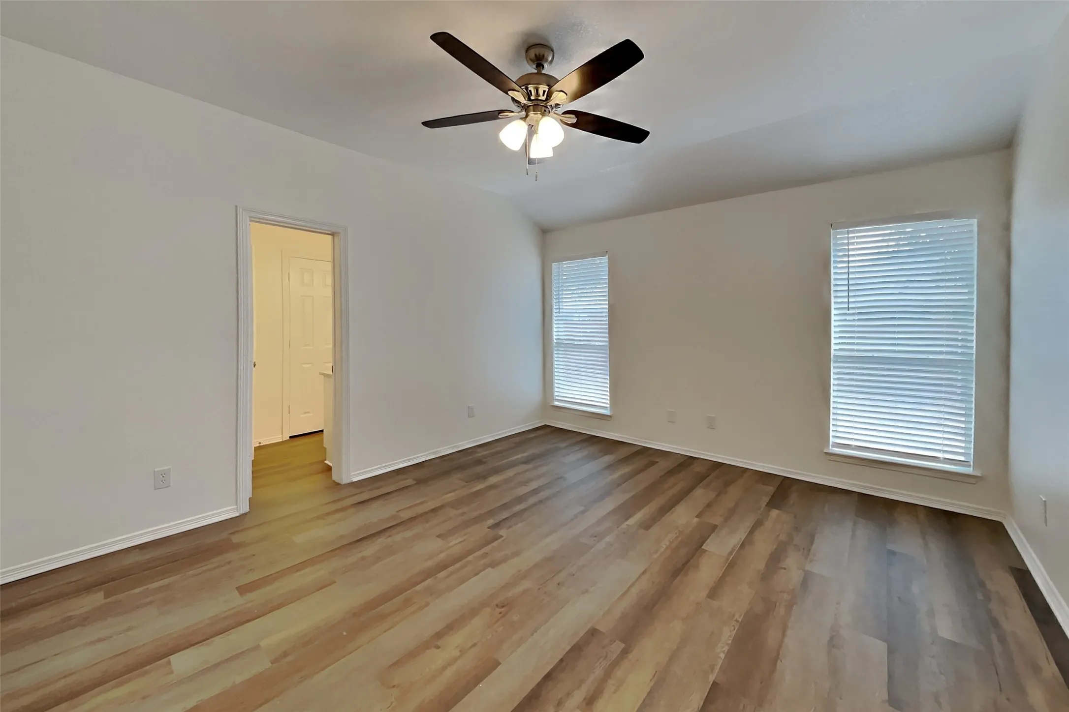 Single Family Residence For Rent in Tarrant County , 4406 Fox Meadows Lane, Mansfield, Texas 76063, 3 Bedroom, 2 Bathroom, 2 Garage spaces, 1,847 Sqft, built in 2003, mls#21403462, Real Estate Agent in Mansfield, Homes For Rent in Tarrant county, Homes For Rent in Mansfield, Realtor in Mansfield Texas, Real Estate Brokerage Independent Realty Texas, Luminita Cordes Realtor