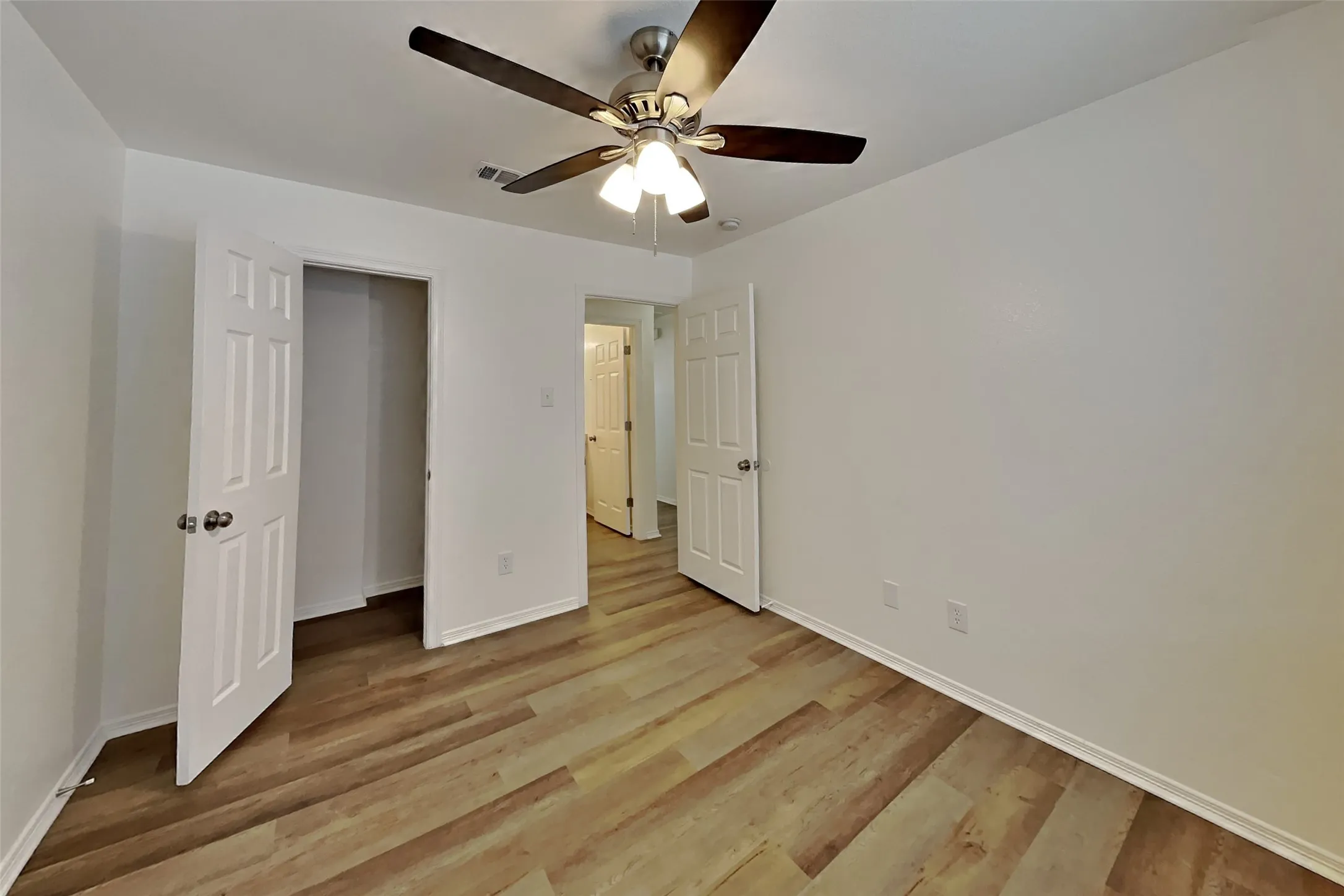 Single Family Residence For Rent in Tarrant County , 4406 Fox Meadows Lane, Mansfield, Texas 76063, 3 Bedroom, 2 Bathroom, 2 Garage spaces, 1,847 Sqft, built in 2003, mls#21403462, Real Estate Agent in Mansfield, Homes For Rent in Tarrant county, Homes For Rent in Mansfield, Realtor in Mansfield Texas, Real Estate Brokerage Independent Realty Texas, Luminita Cordes Realtor