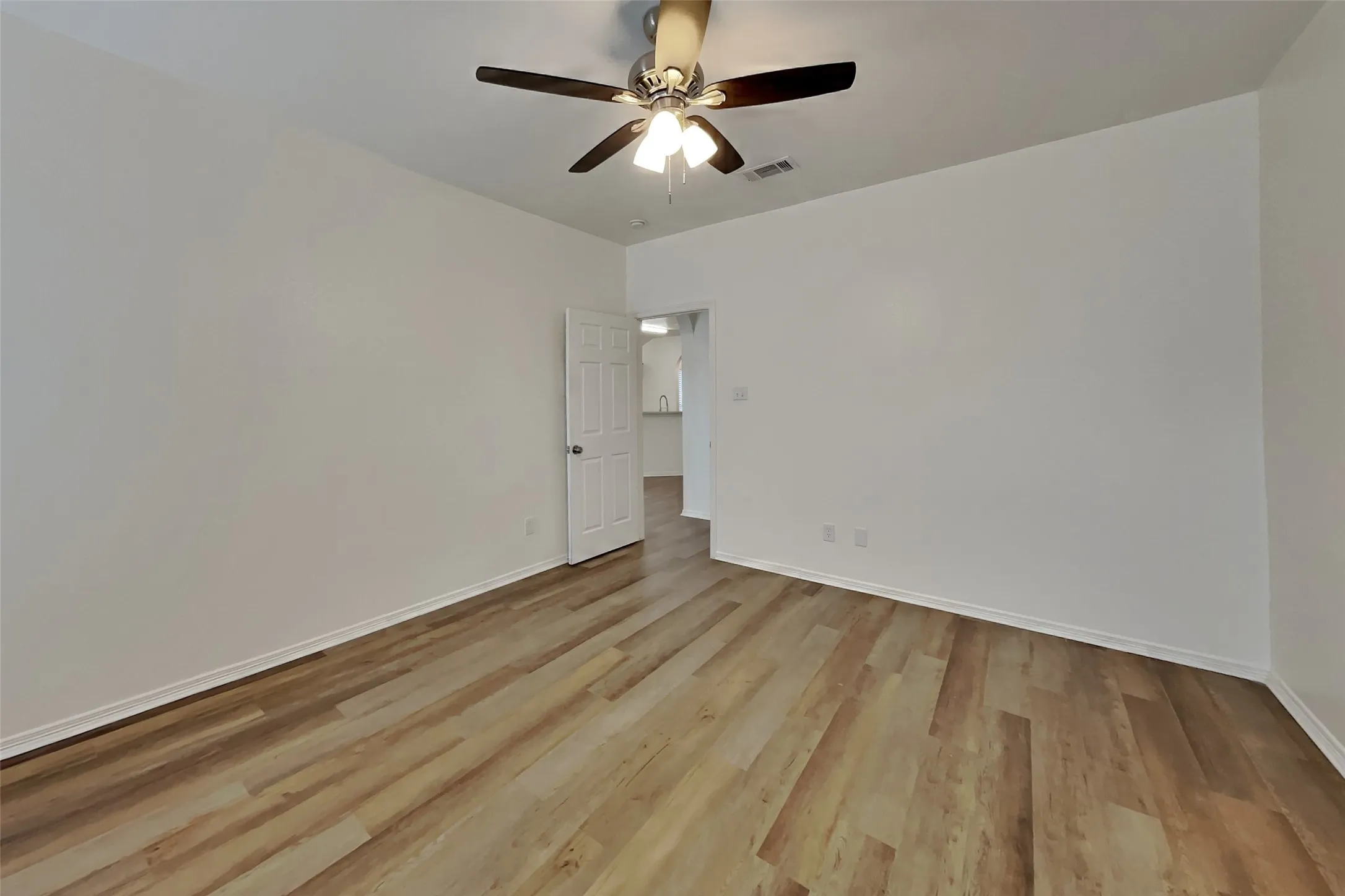 Single Family Residence For Rent in Tarrant County , 4406 Fox Meadows Lane, Mansfield, Texas 76063, 3 Bedroom, 2 Bathroom, 2 Garage spaces, 1,847 Sqft, built in 2003, mls#21403462, Real Estate Agent in Mansfield, Homes For Rent in Tarrant county, Homes For Rent in Mansfield, Realtor in Mansfield Texas, Real Estate Brokerage Independent Realty Texas, Luminita Cordes Realtor